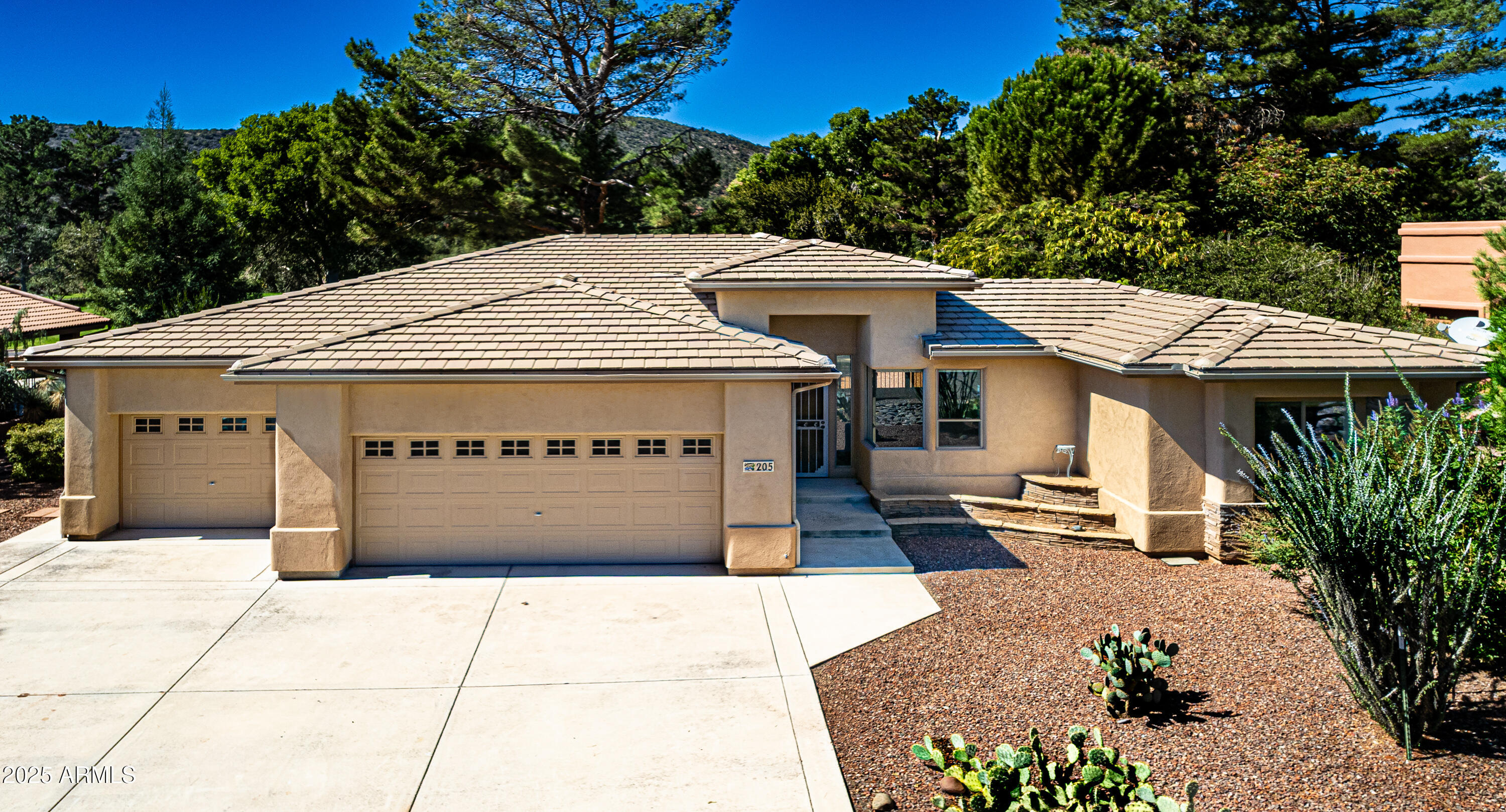 205 OAKCREEK Drive