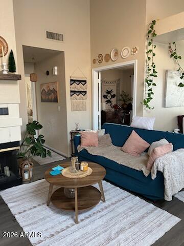 1001 N PASADENA -- 44
