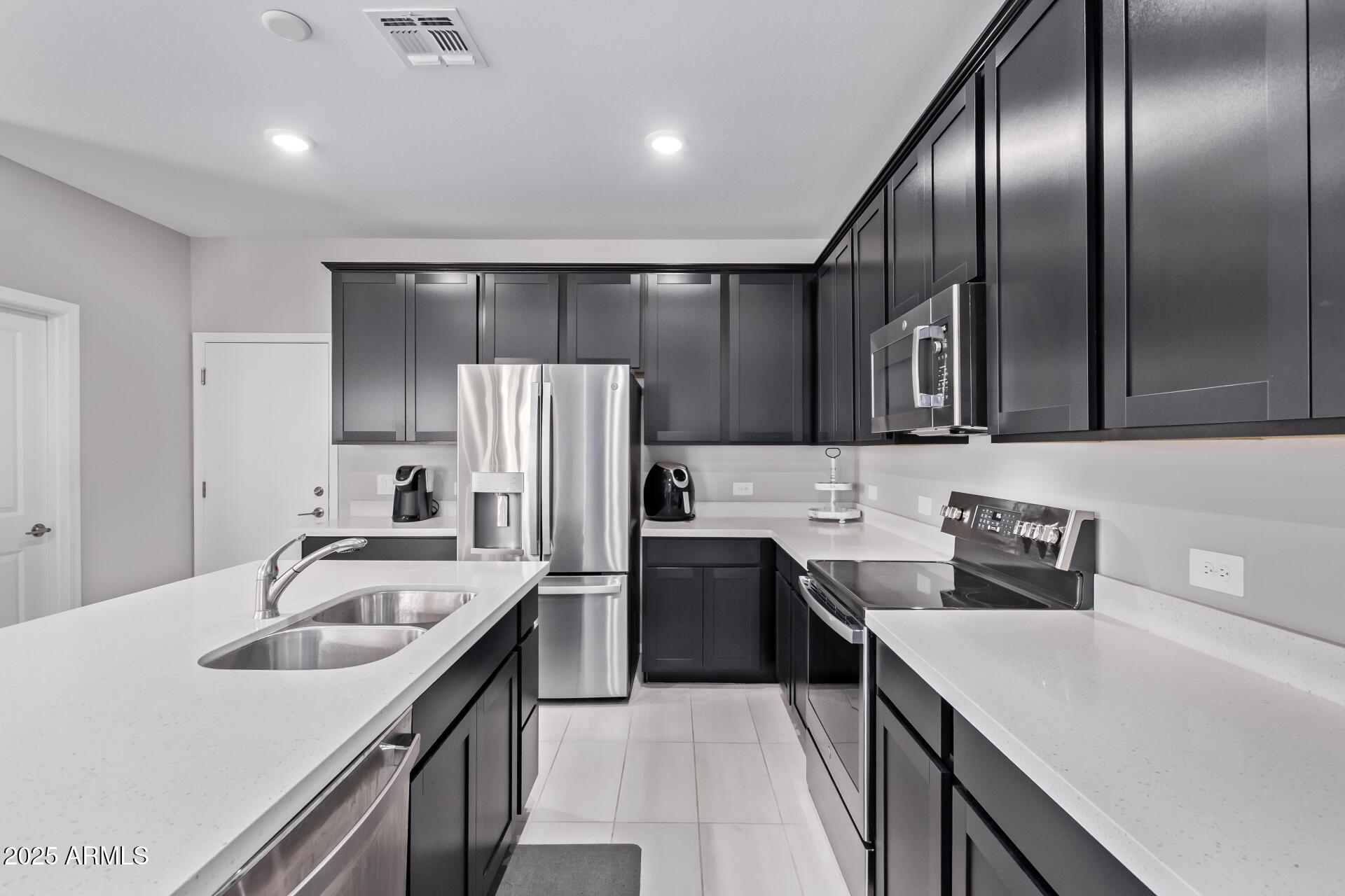 2625 S PEPPERTREE Drive 101