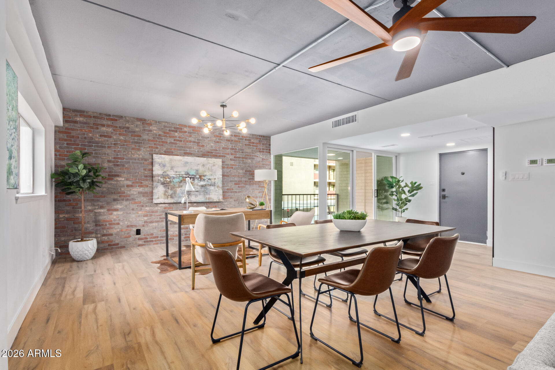 351 E THOMAS Road D208