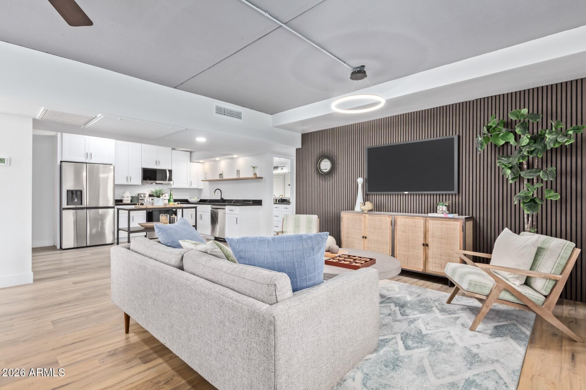 351 E THOMAS Road D208
