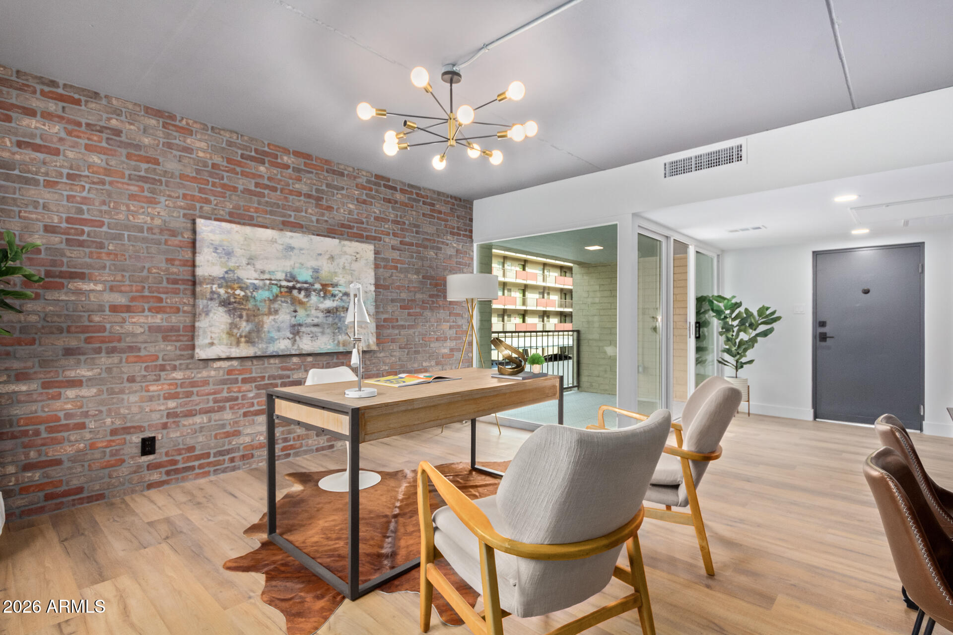 351 E THOMAS Road D208