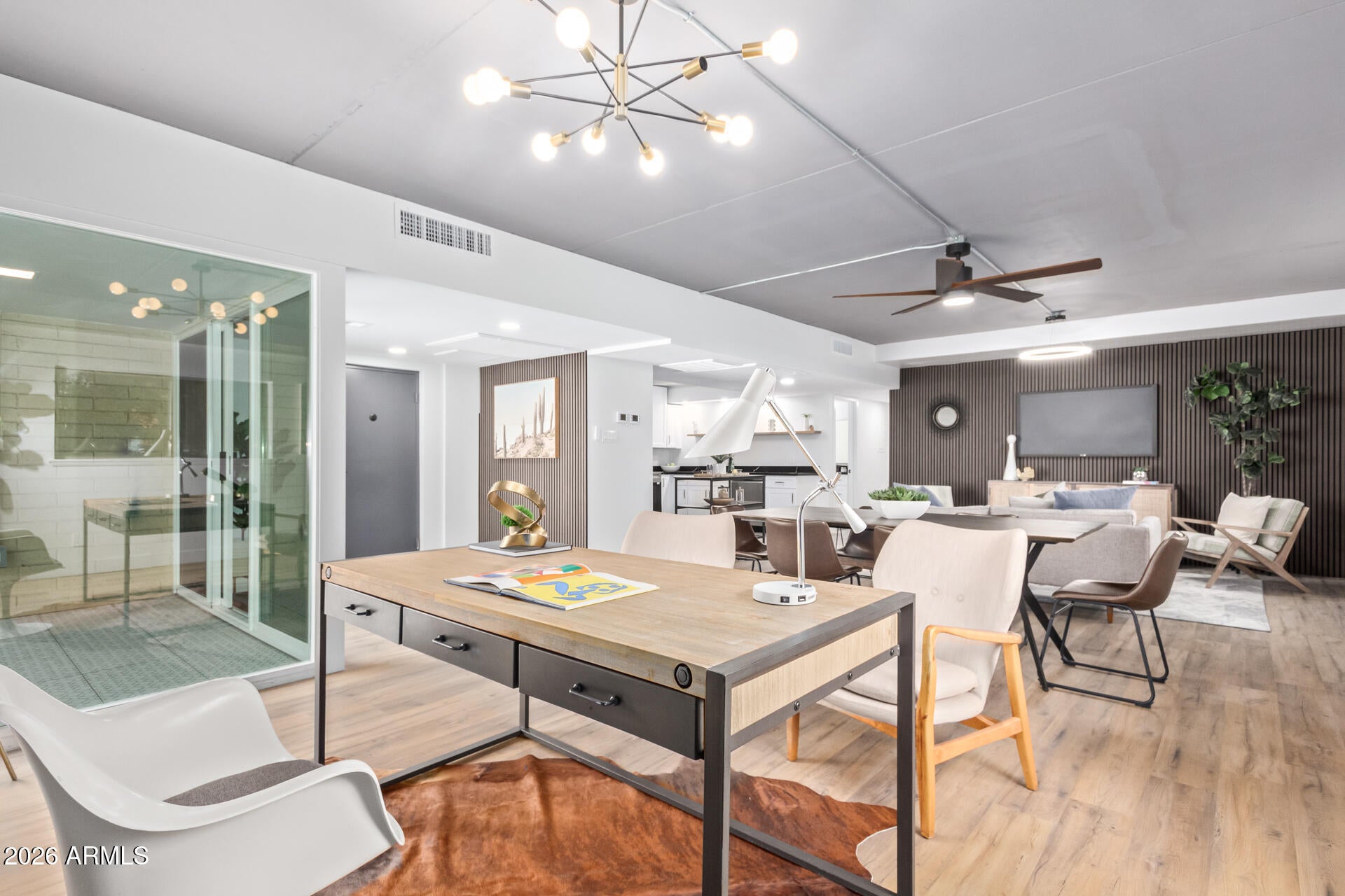 351 E THOMAS Road D208