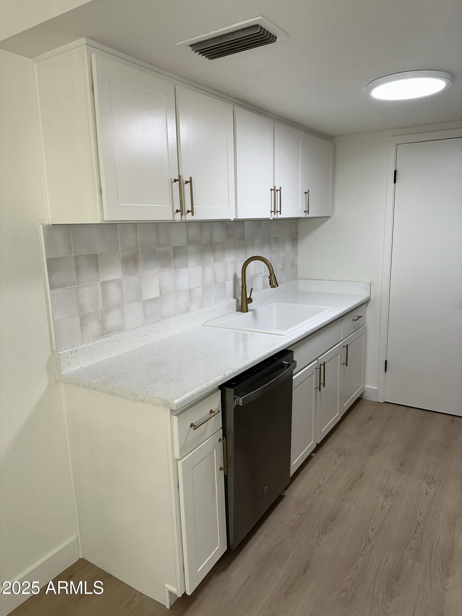 8037 E GLENROSA Avenue