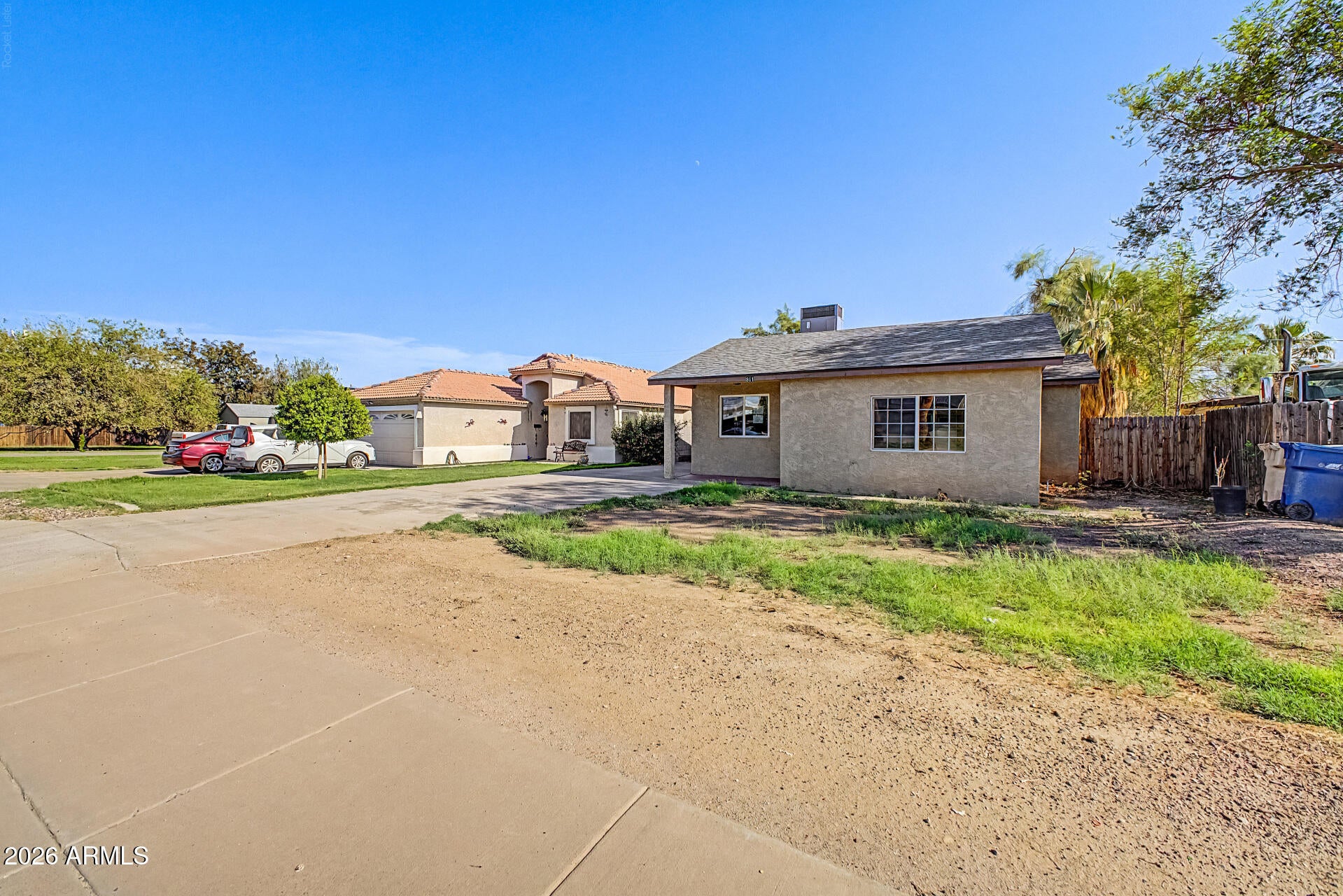 811 E EDISON Avenue
