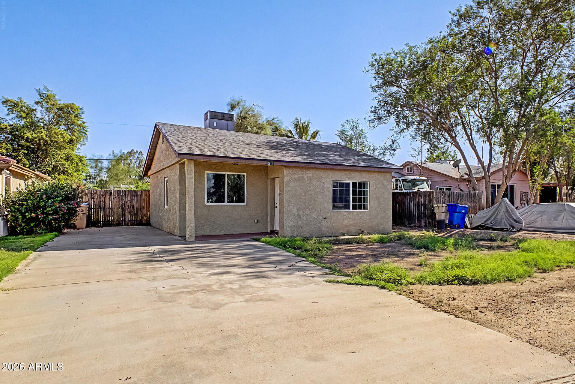 811 E EDISON Avenue