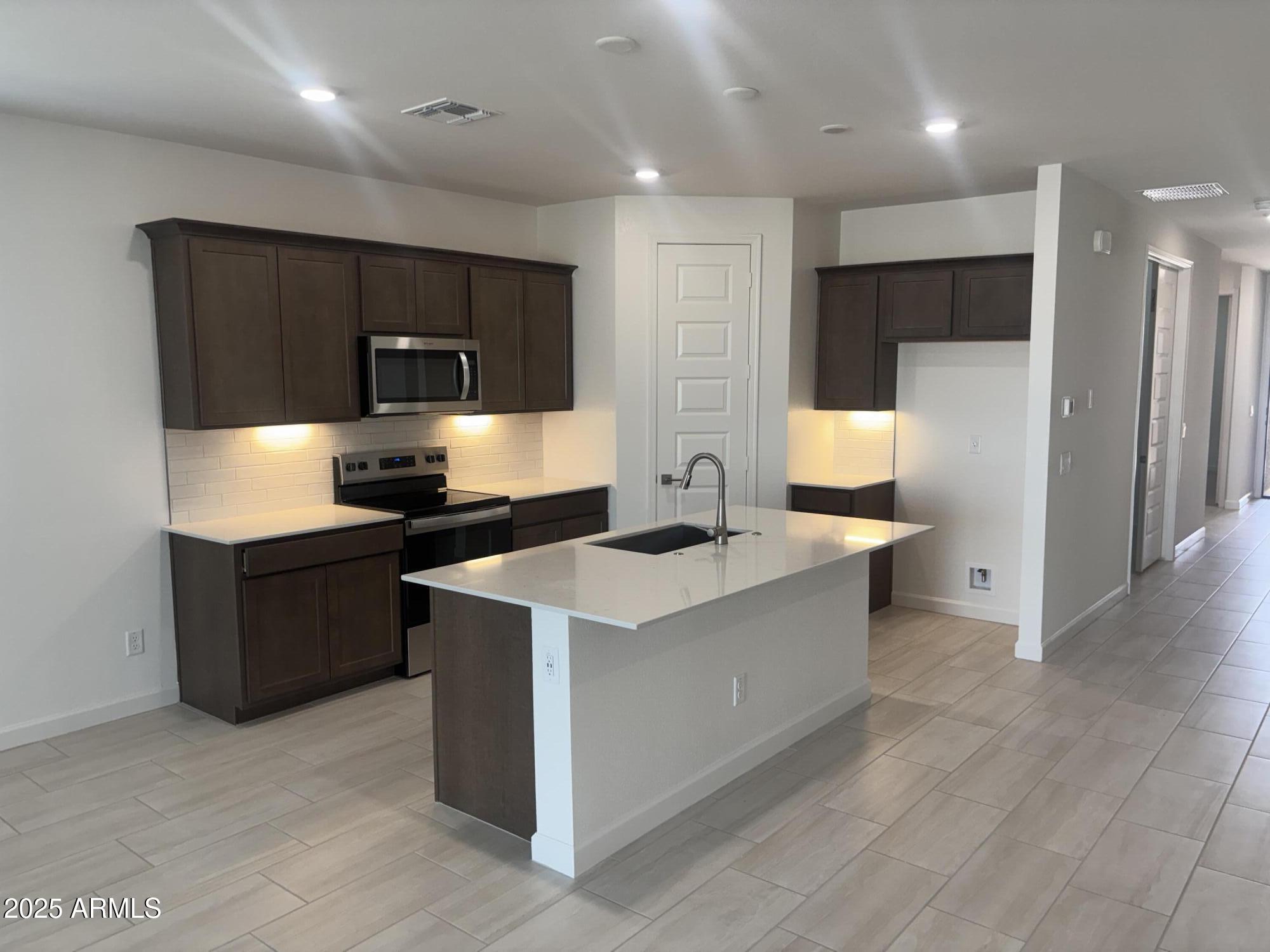 17734 W VOGEL Avenue