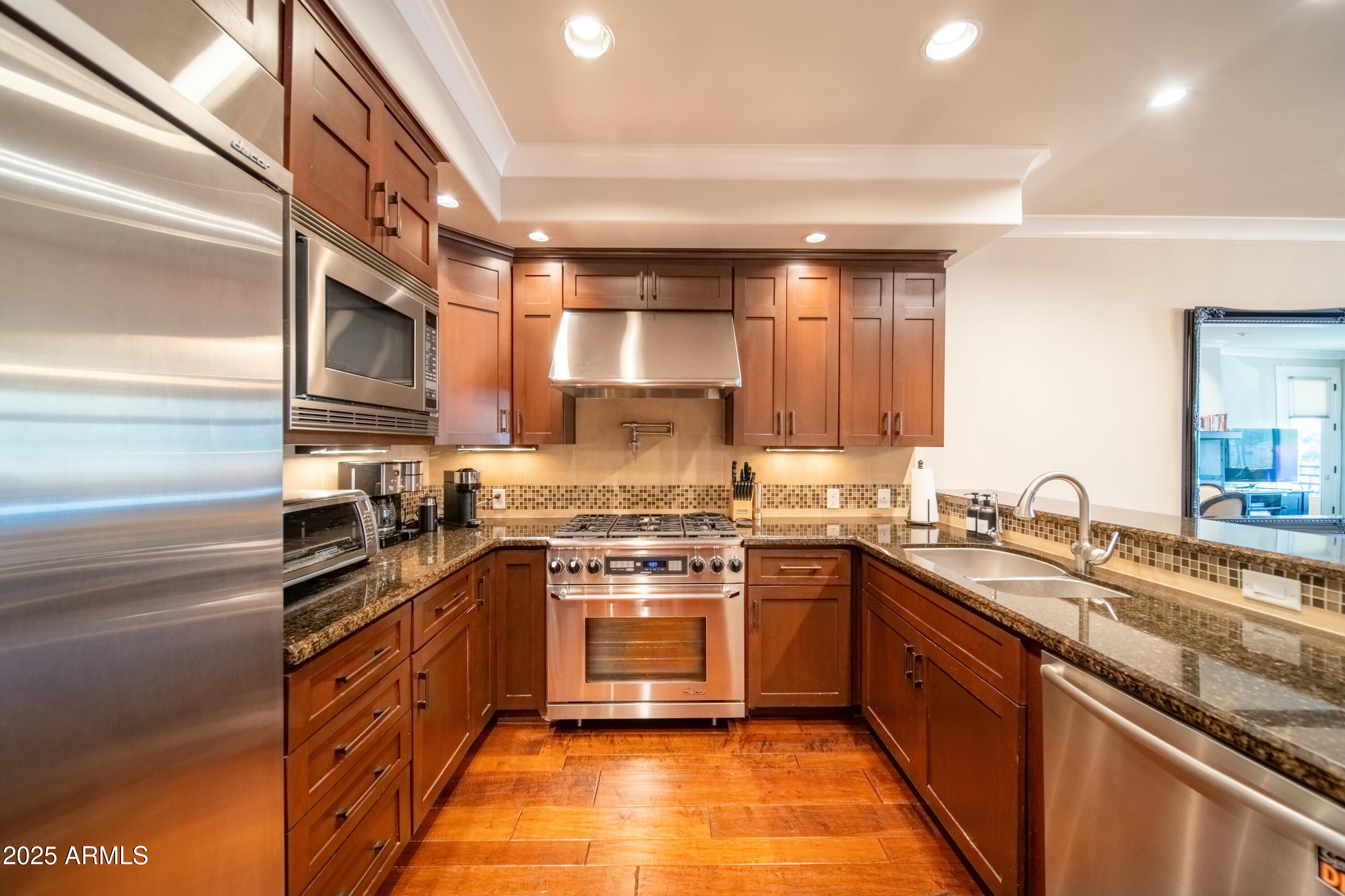 4909 N WOODMERE FAIRWAY -- 2003