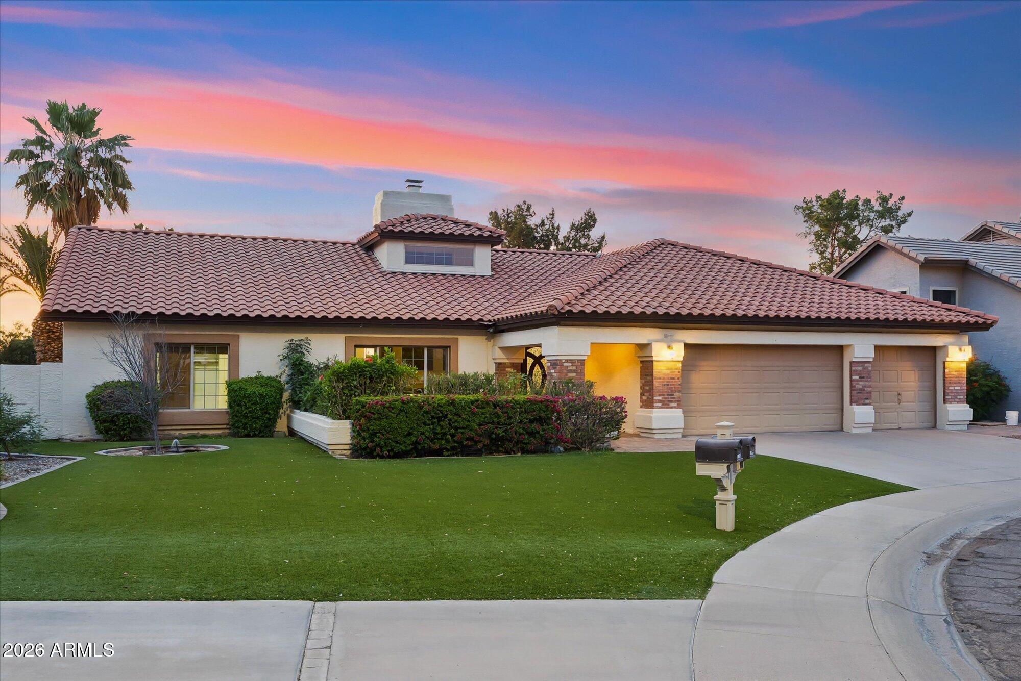 2202 E EGRET Court