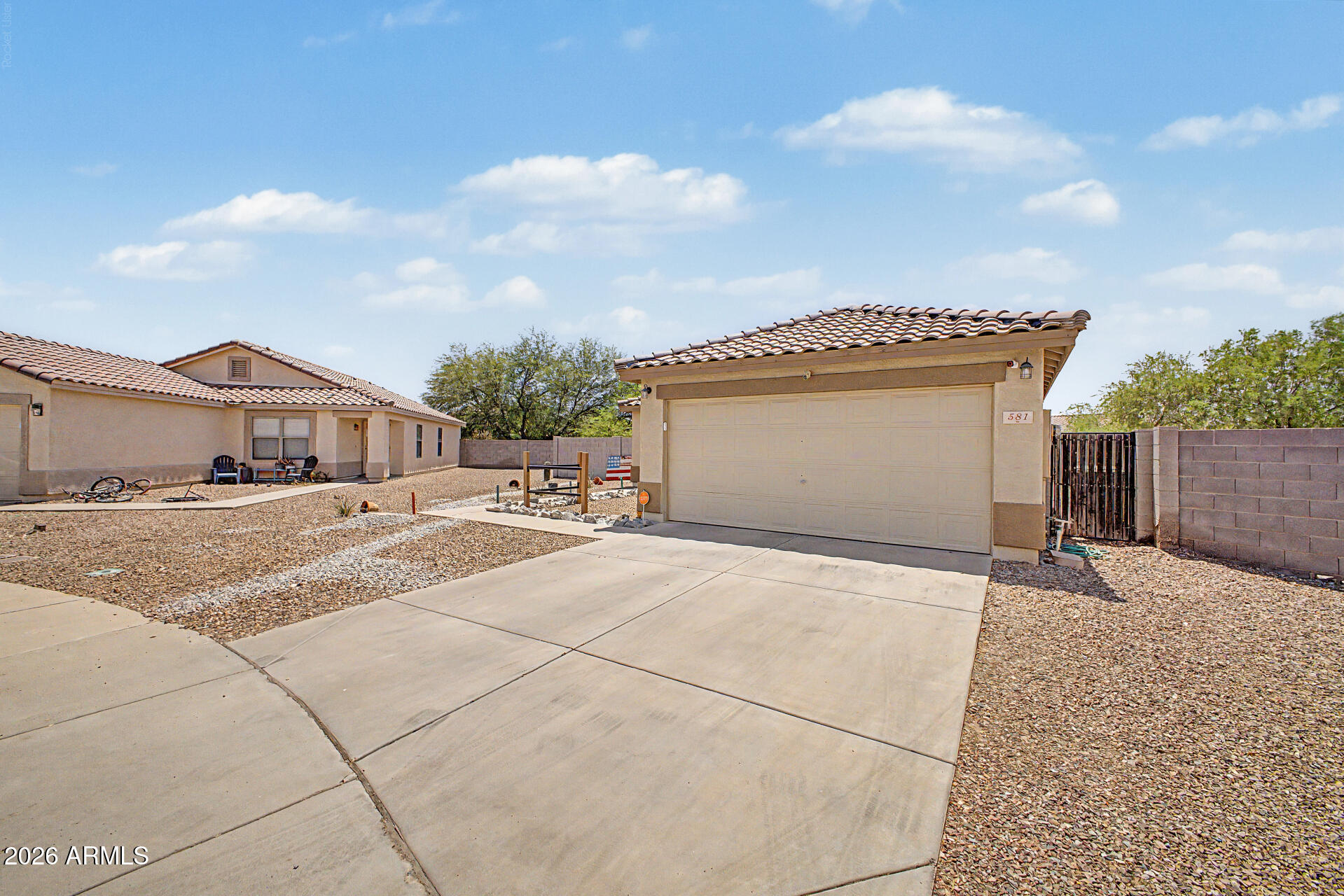 581 W JARDIN Loop