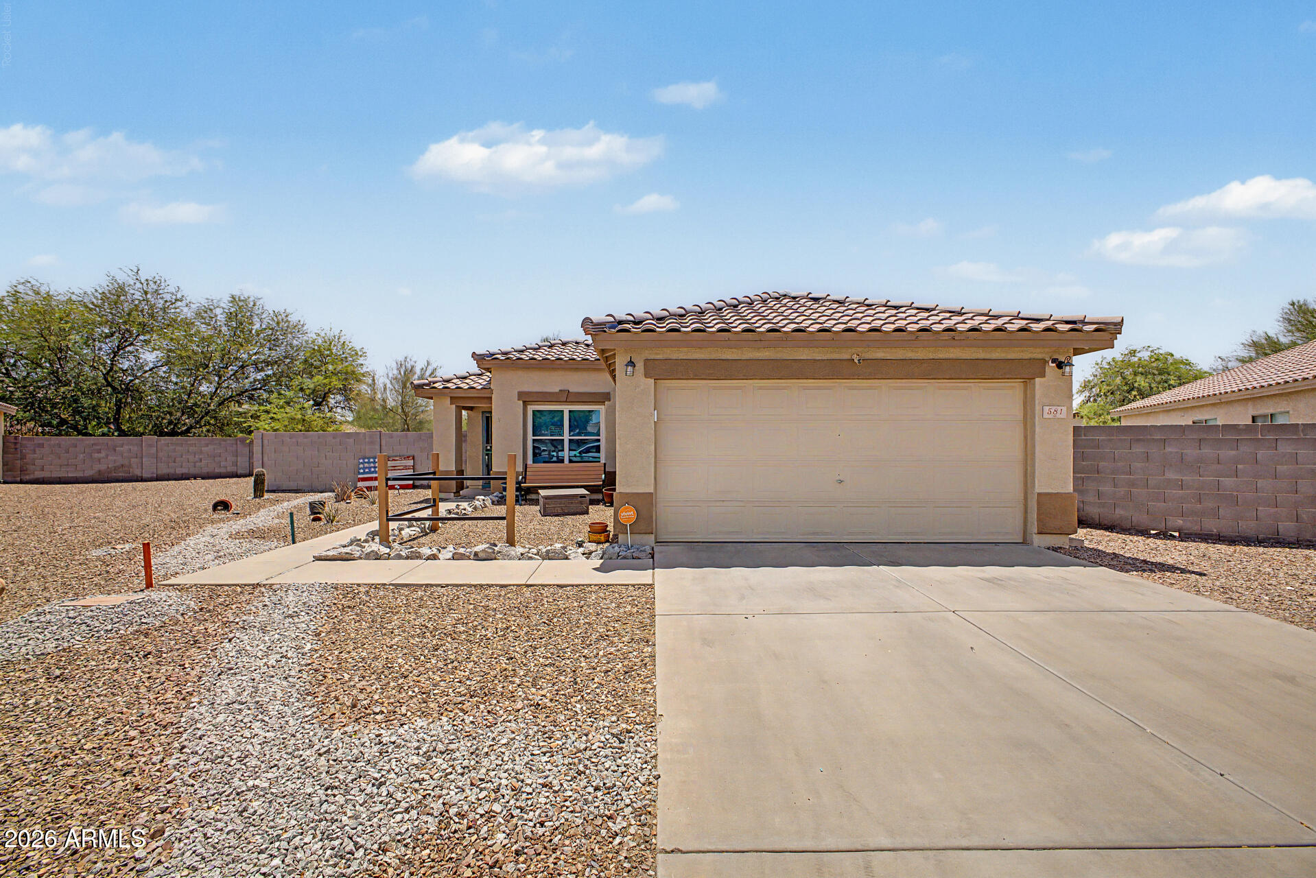 581 W JARDIN Loop