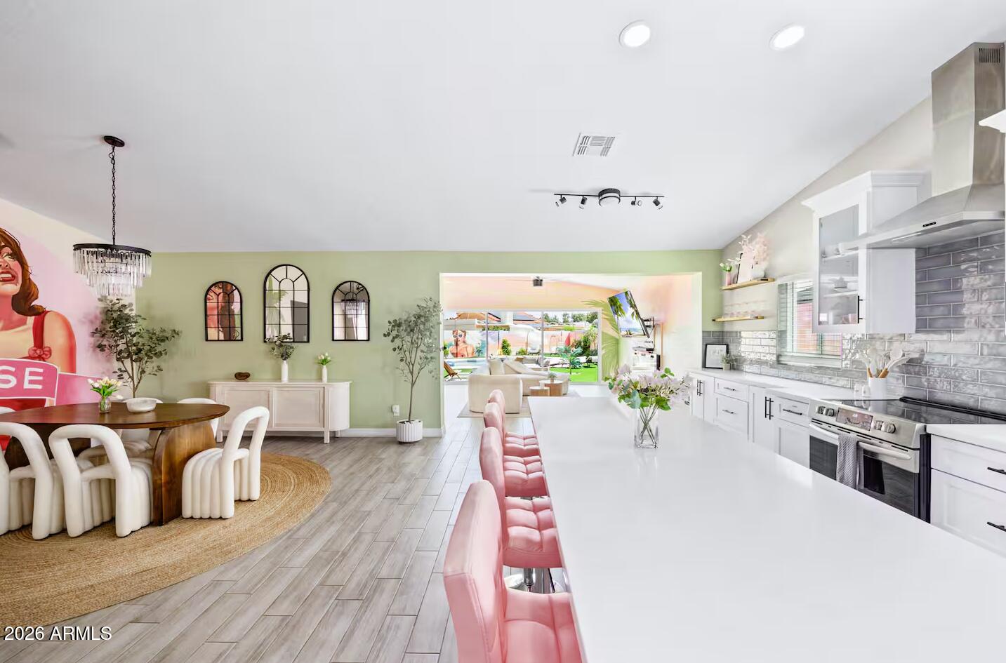 4665 W KINGS Avenue W