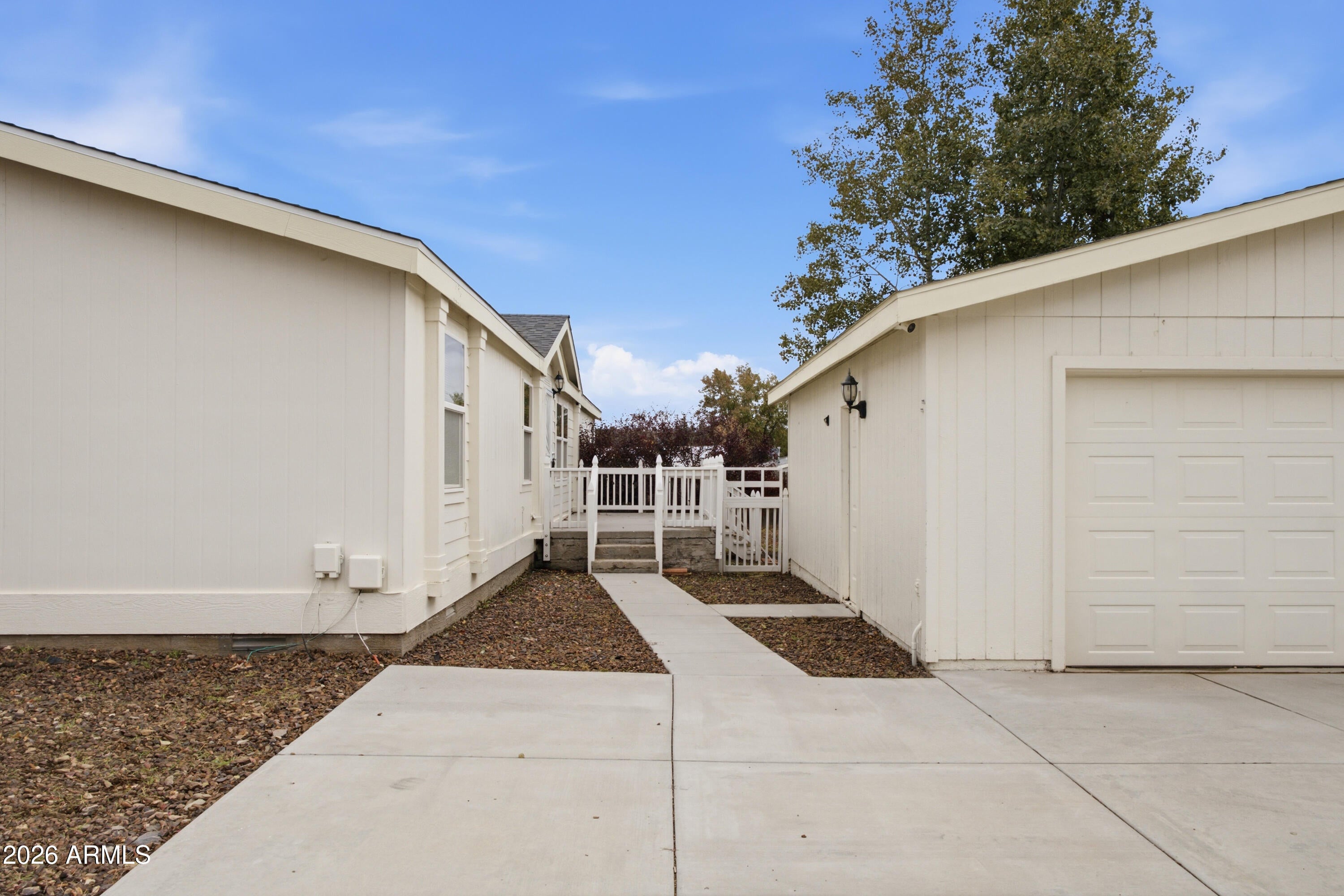 1856 W MATTINGLY Loop