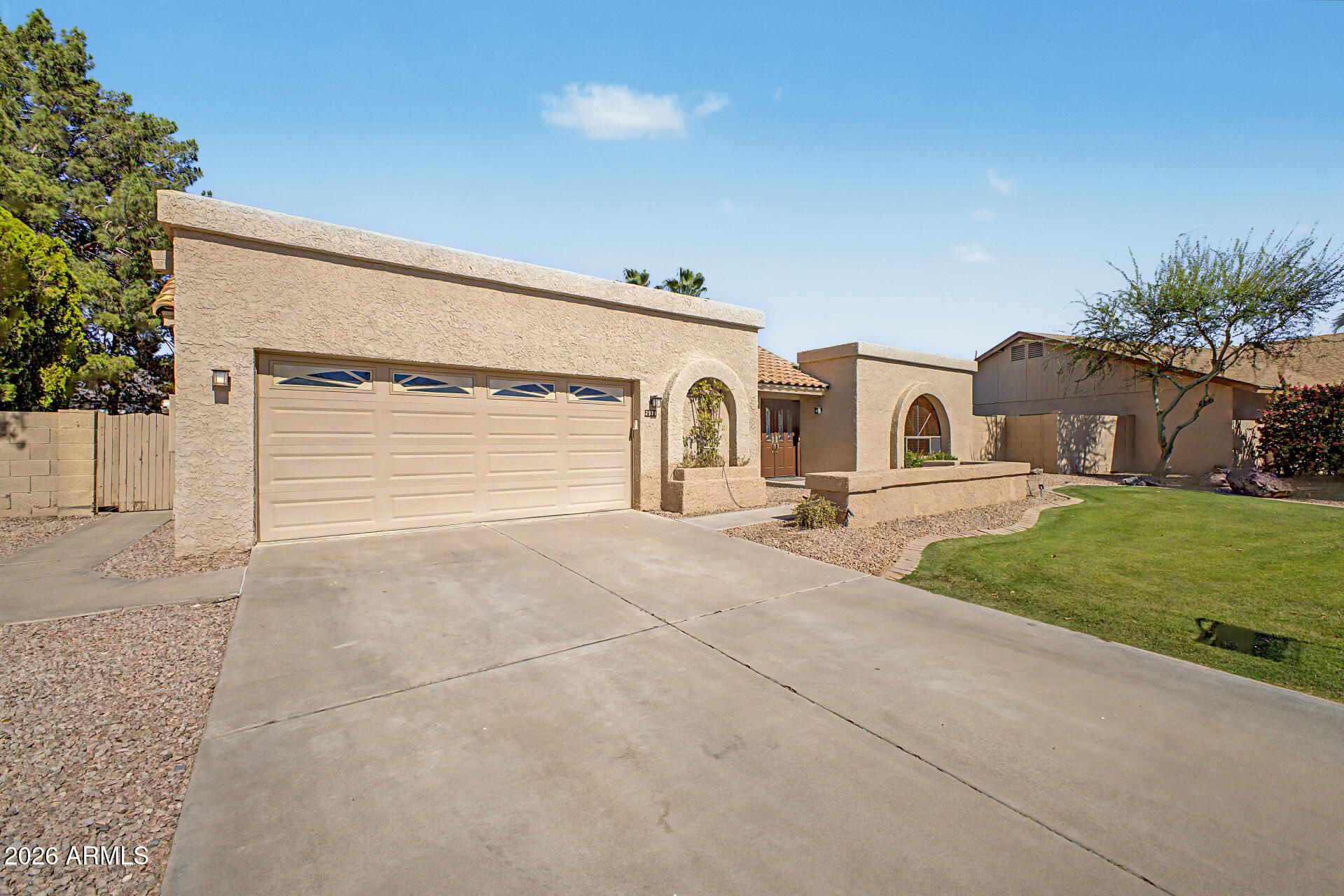 2951 N CARRIAGE Lane