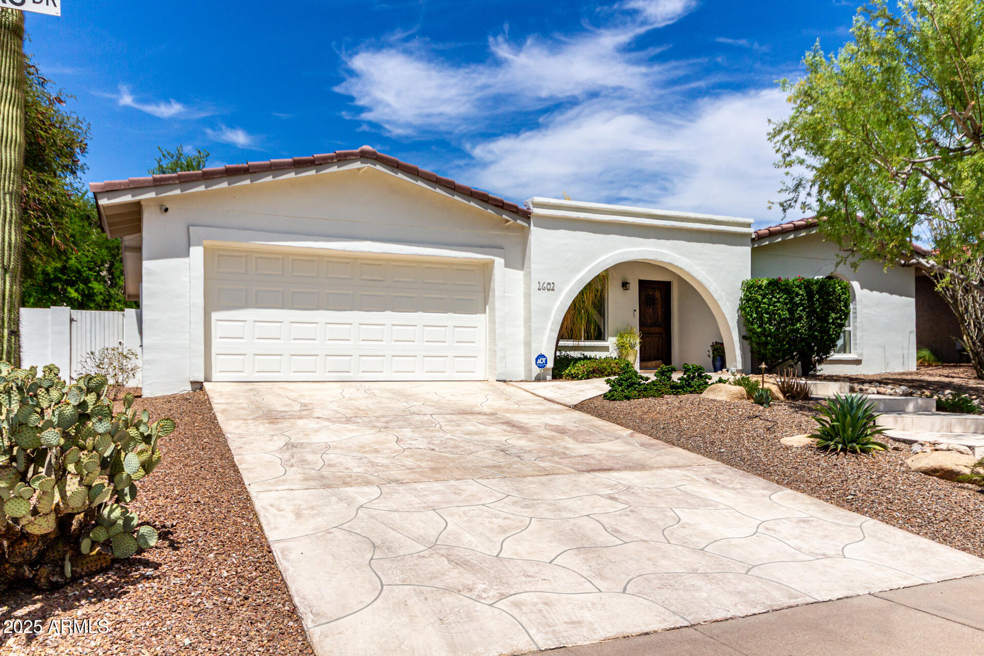 1602 E LAS PALMARITAS Drive