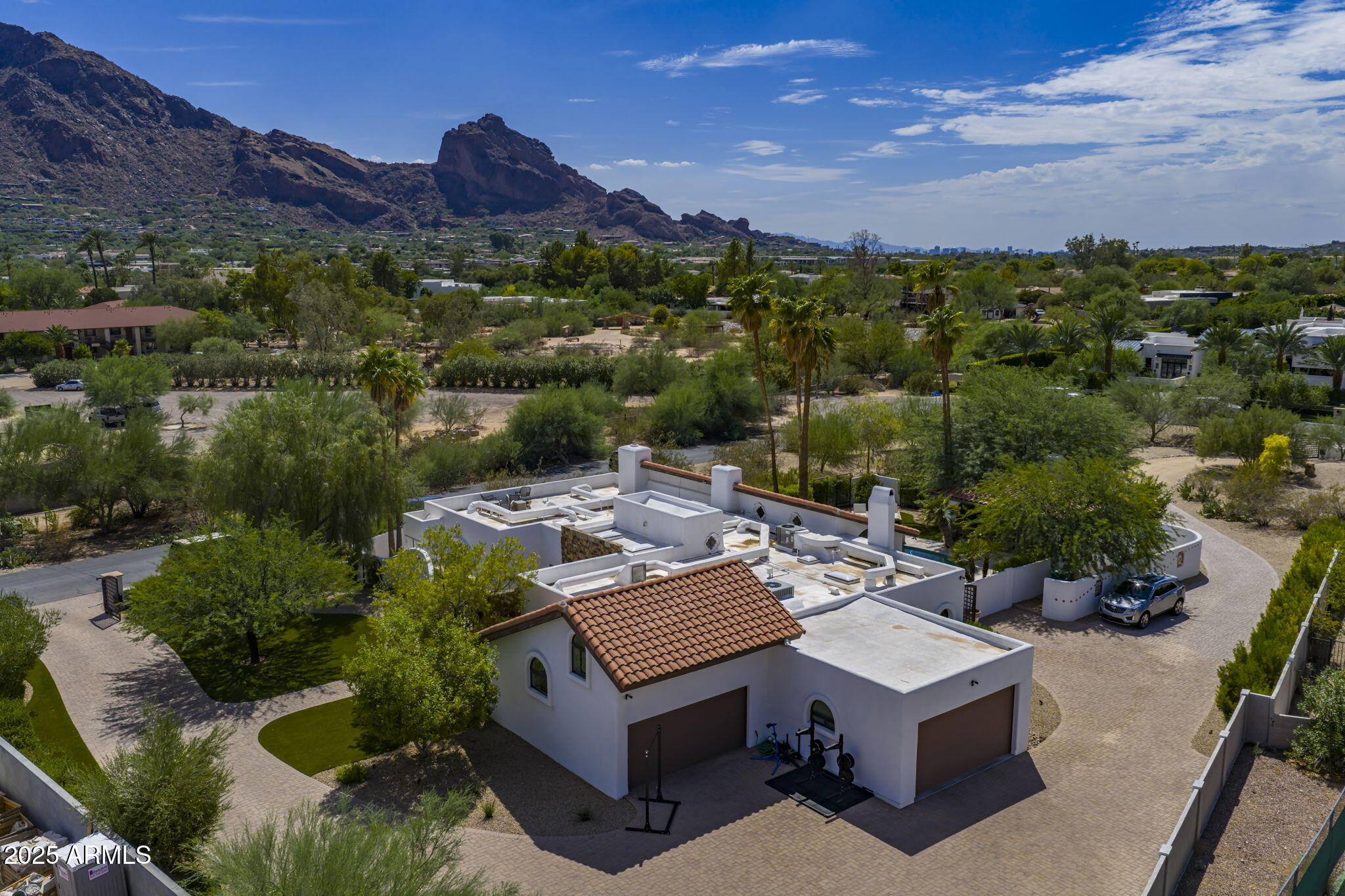 5828 E CACTUS WREN Road -