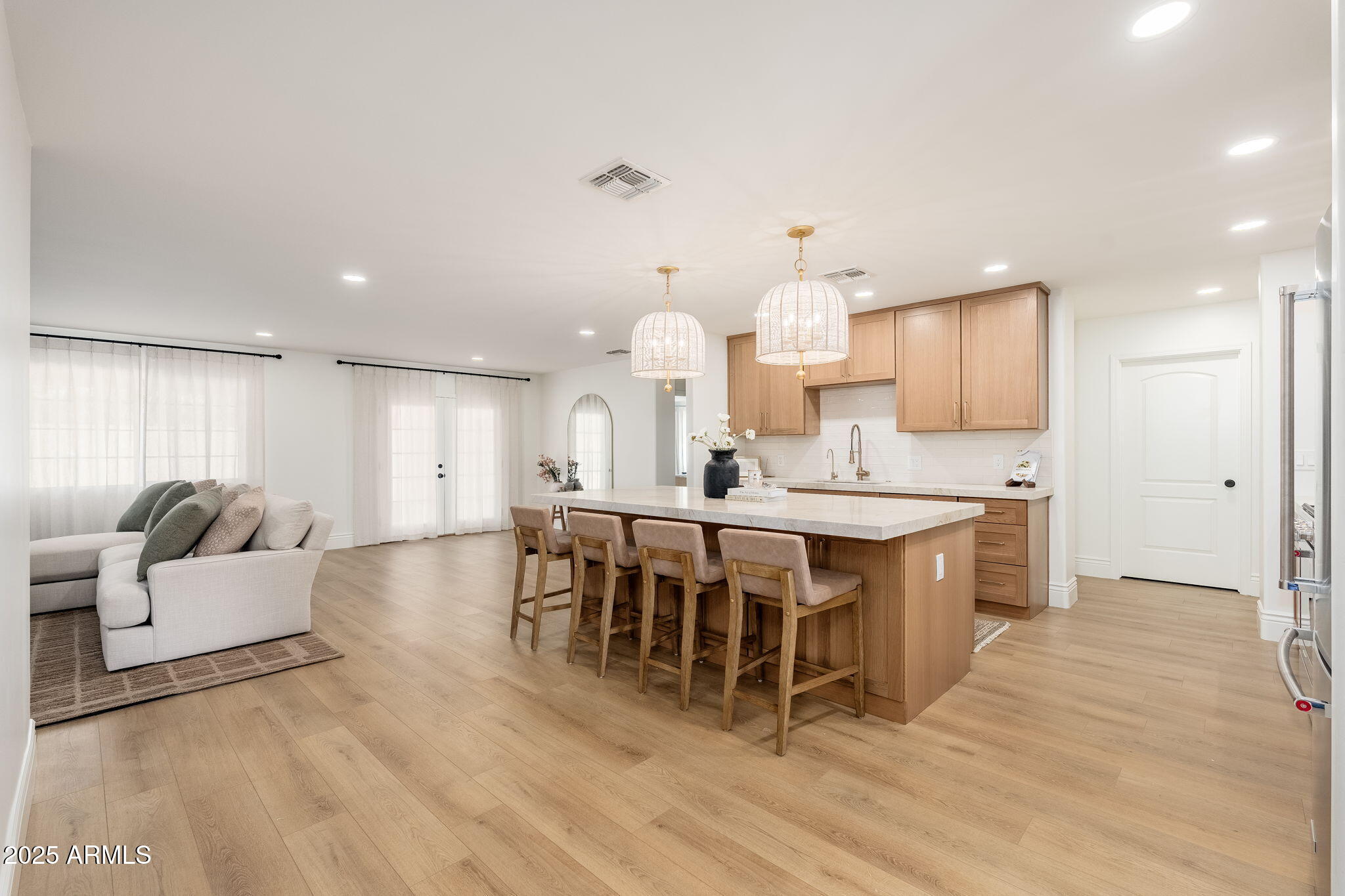 4030 E FAIRMOUNT Avenue