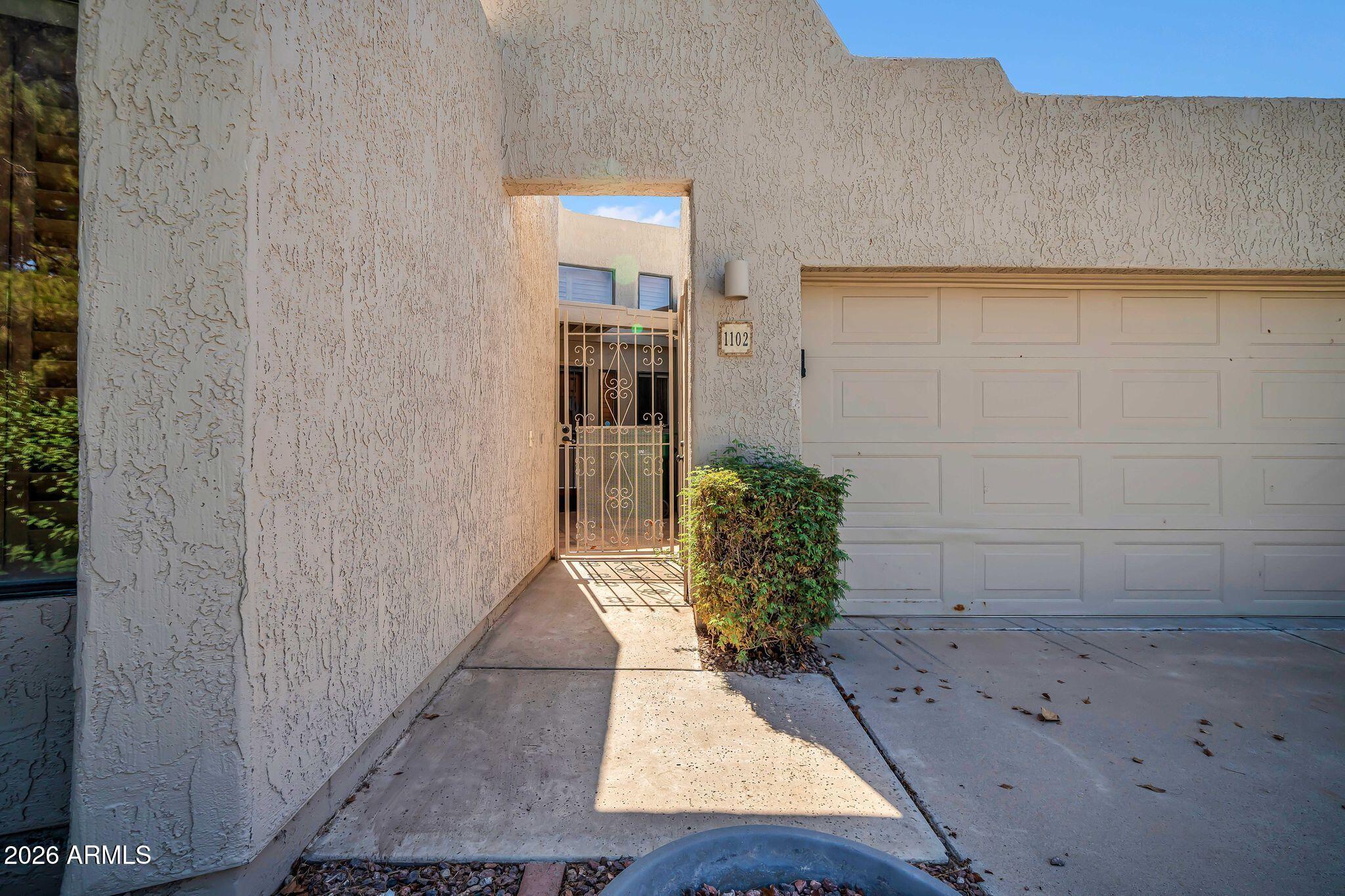 1102 E ACACIA Circle