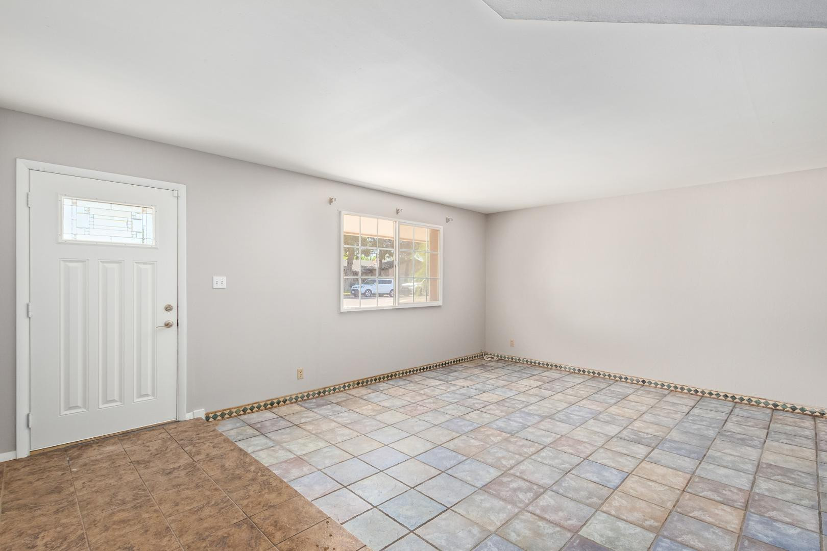 1918 E Palmcroft Drive