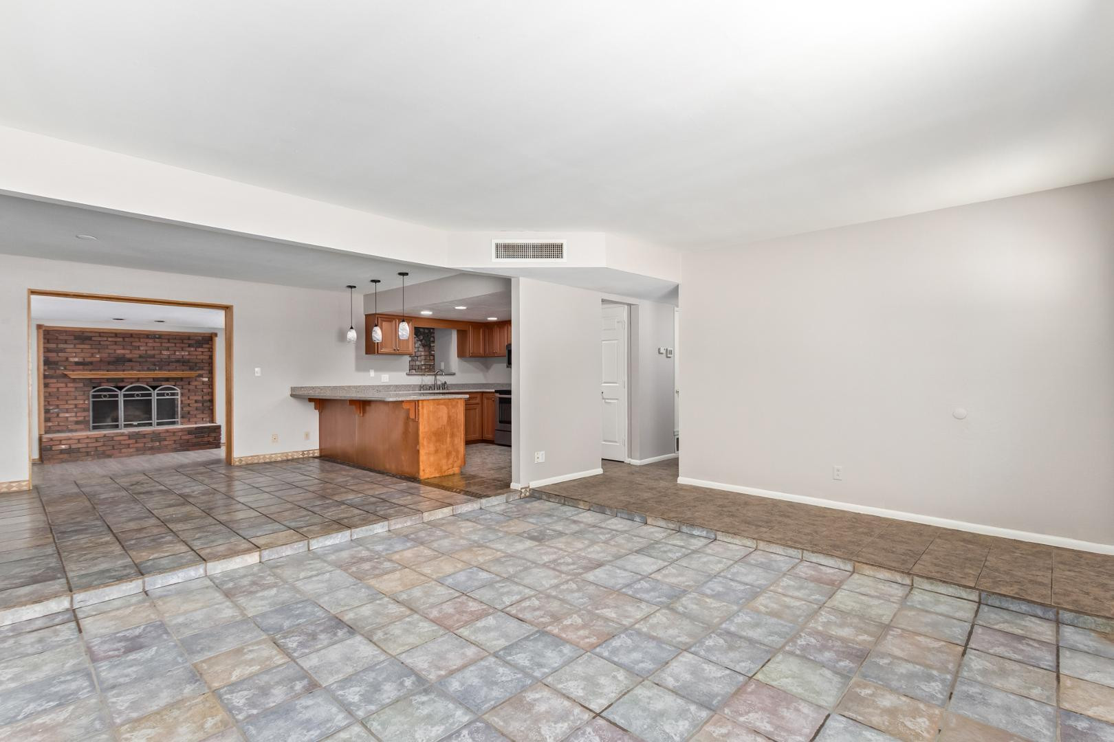 1918 E Palmcroft Drive