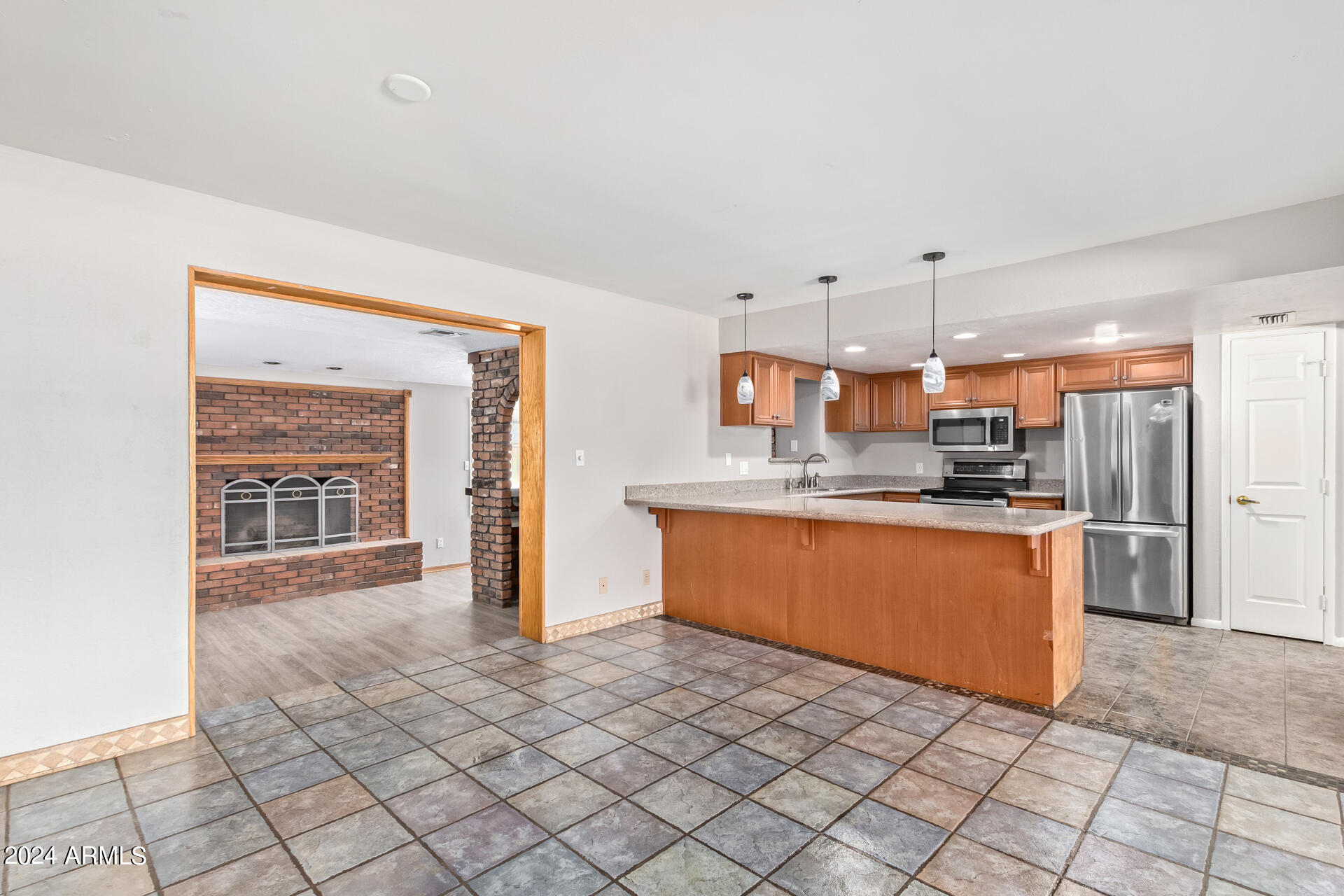 1918 E PALMCROFT Drive