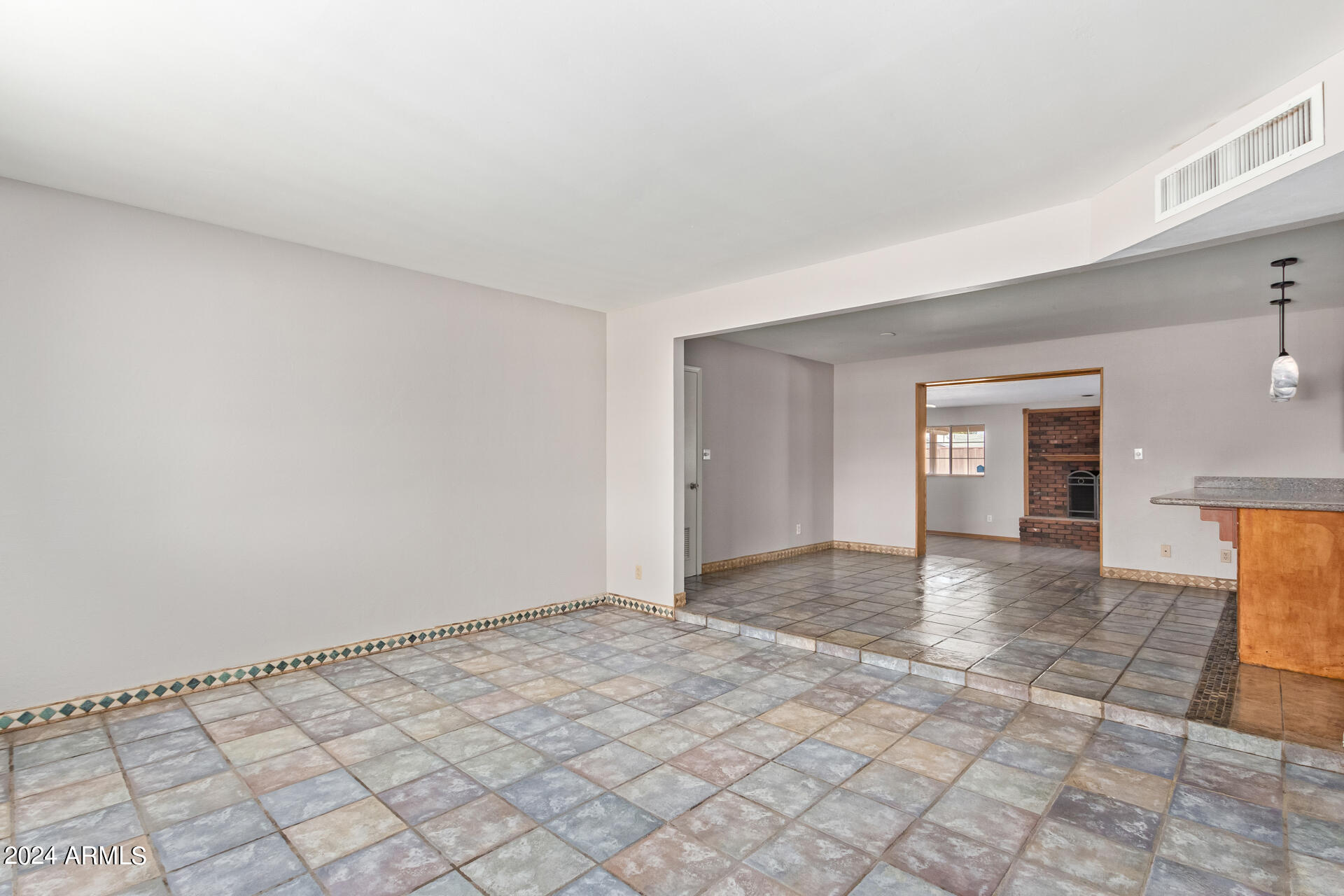 1918 E PALMCROFT Drive