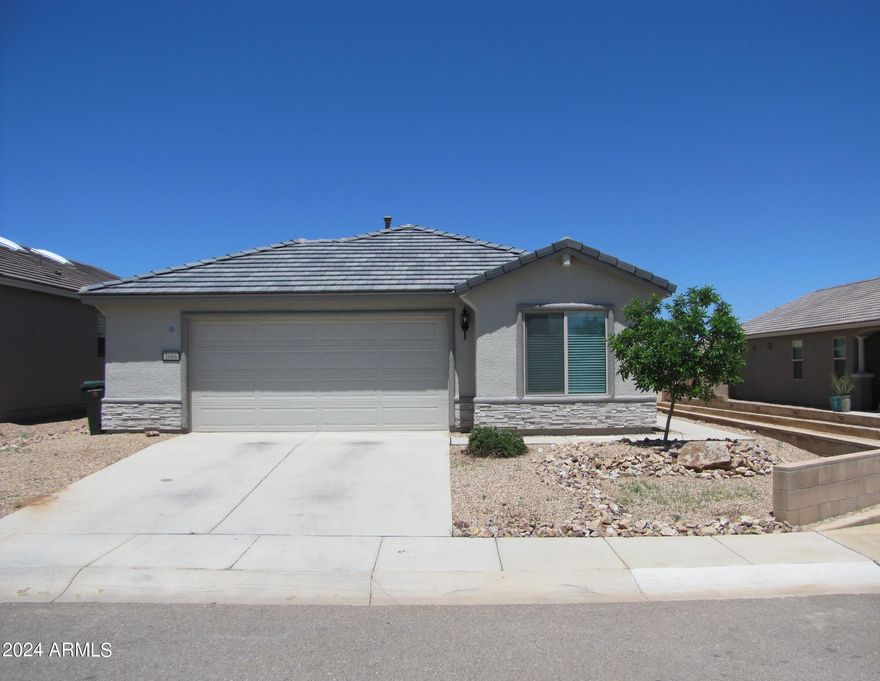 This well maintained, 4BR/2BA/2CG, 1647 sq.ft. rental is centrally located in Sierra Vista. AZ minutes from Ft. Huachuca, shopping, schools and Canyon Vista Medical Center. The open, split floor plan includes a large great room, open kitchen with modern appliances, vaulted ceilings and central A/C. Call today.