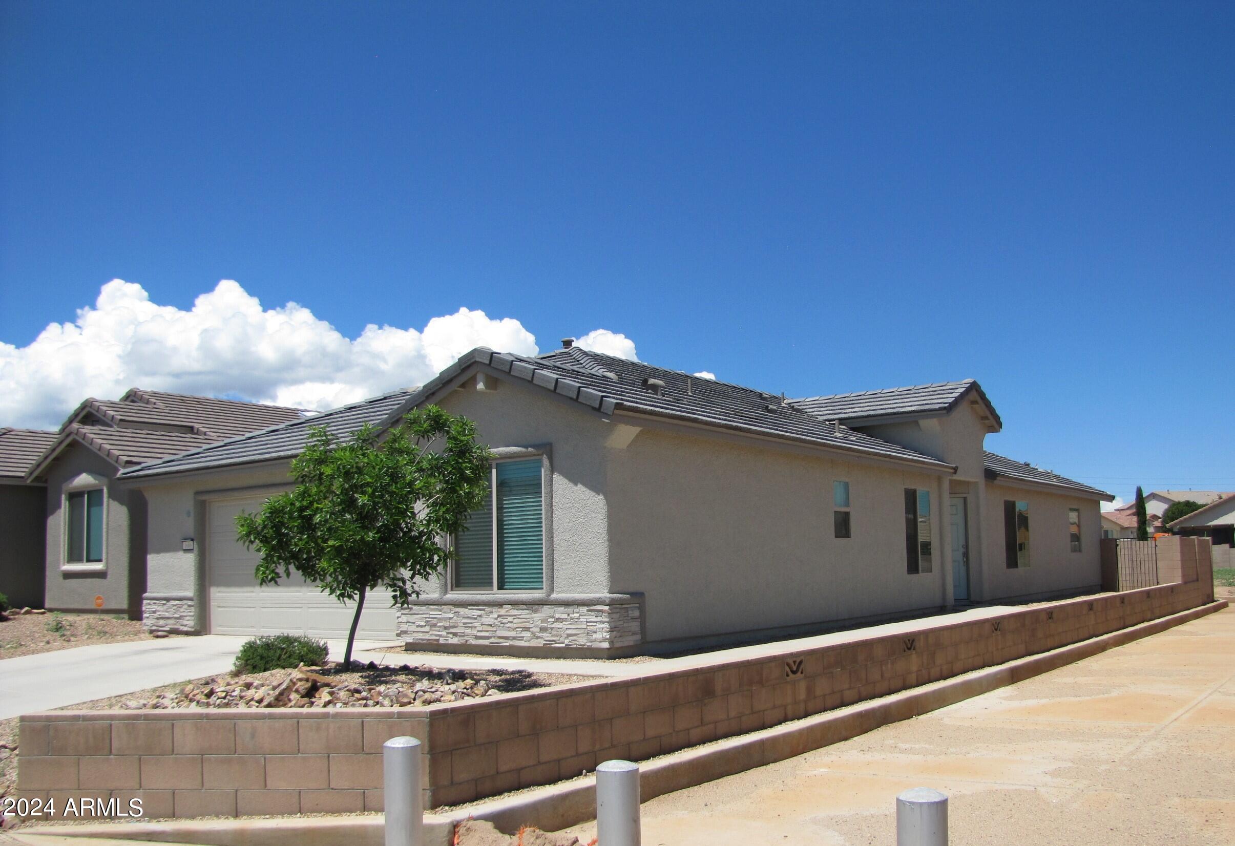SUMMIT HEIGHTS - Residential Lease