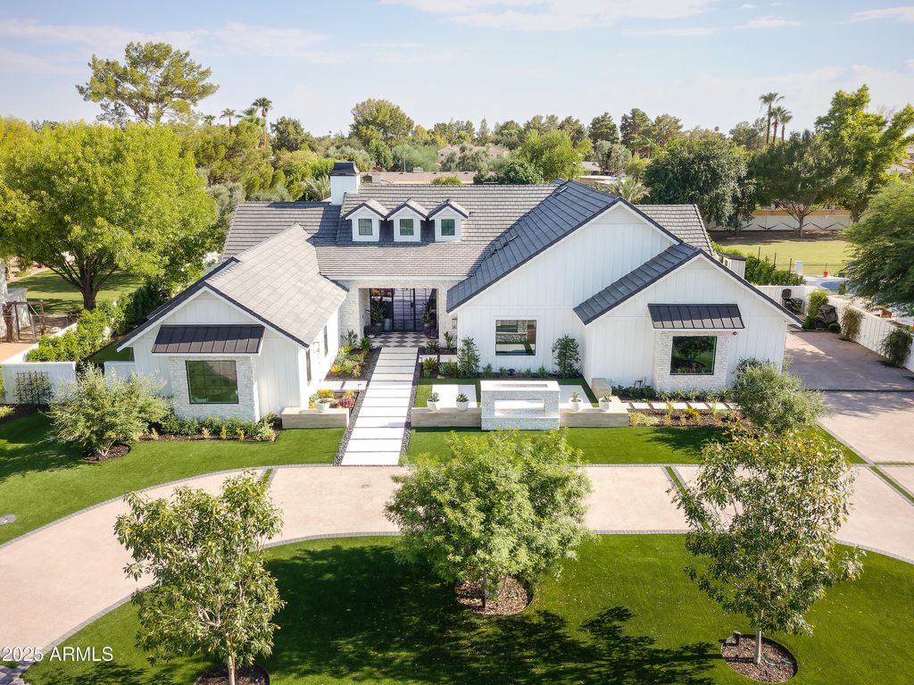 Photo of 2007 E Ranch Road, Tempe, AZ 85284 (MLS # 6917266)