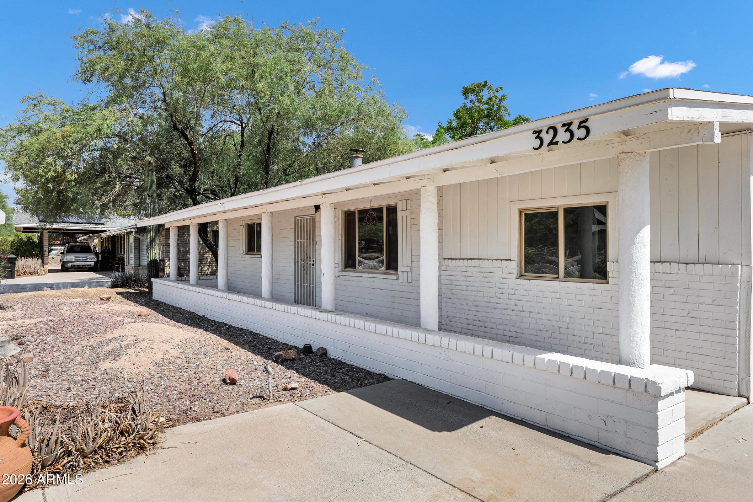 3235 E SUNNYSIDE Lane