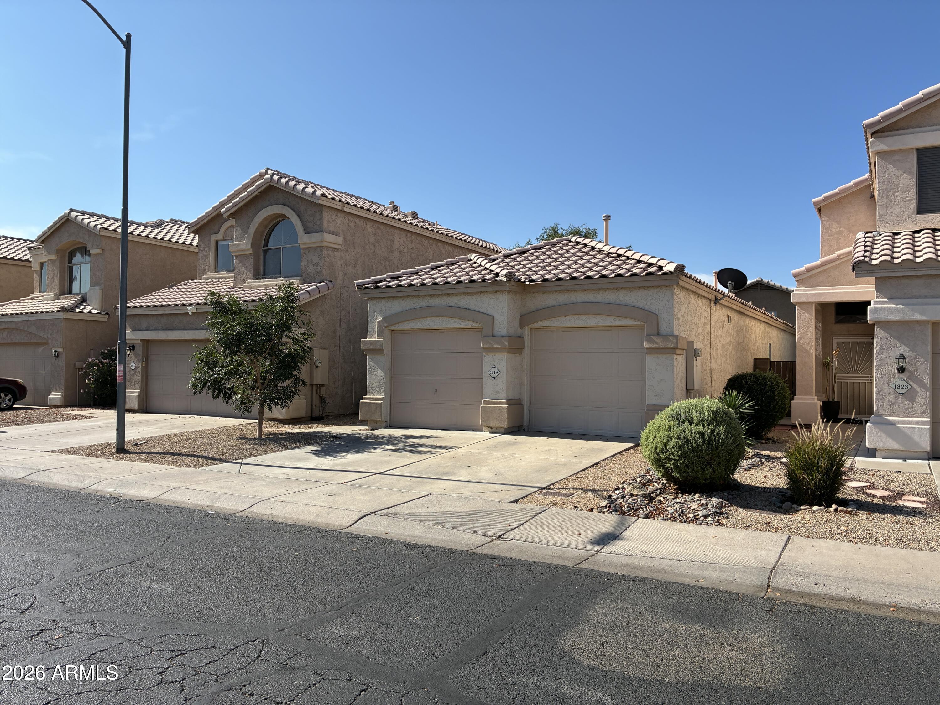 1319 W ESCUDA Road