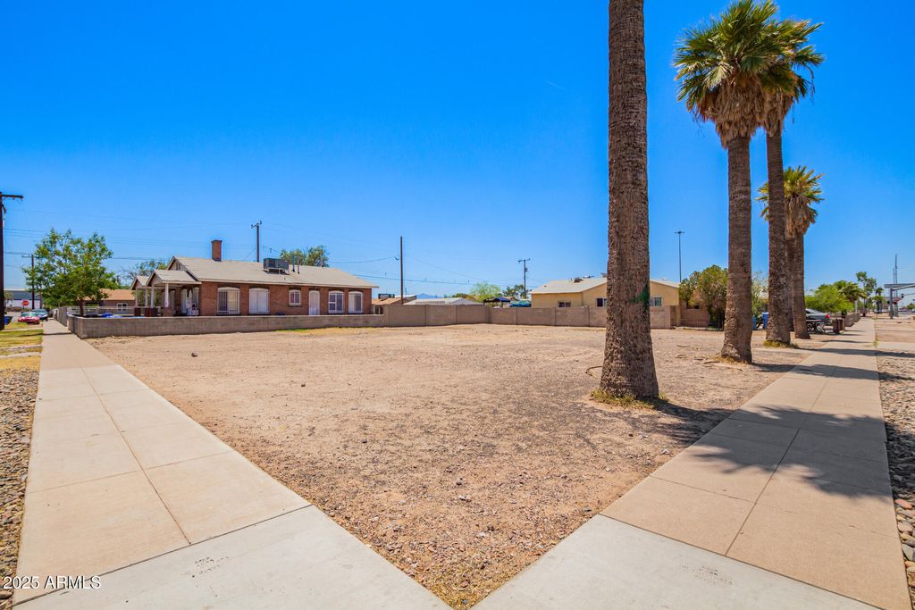 Photo of 2203 W Jefferson Street #1, Phoenix, AZ 85009 (MLS # 6871932)