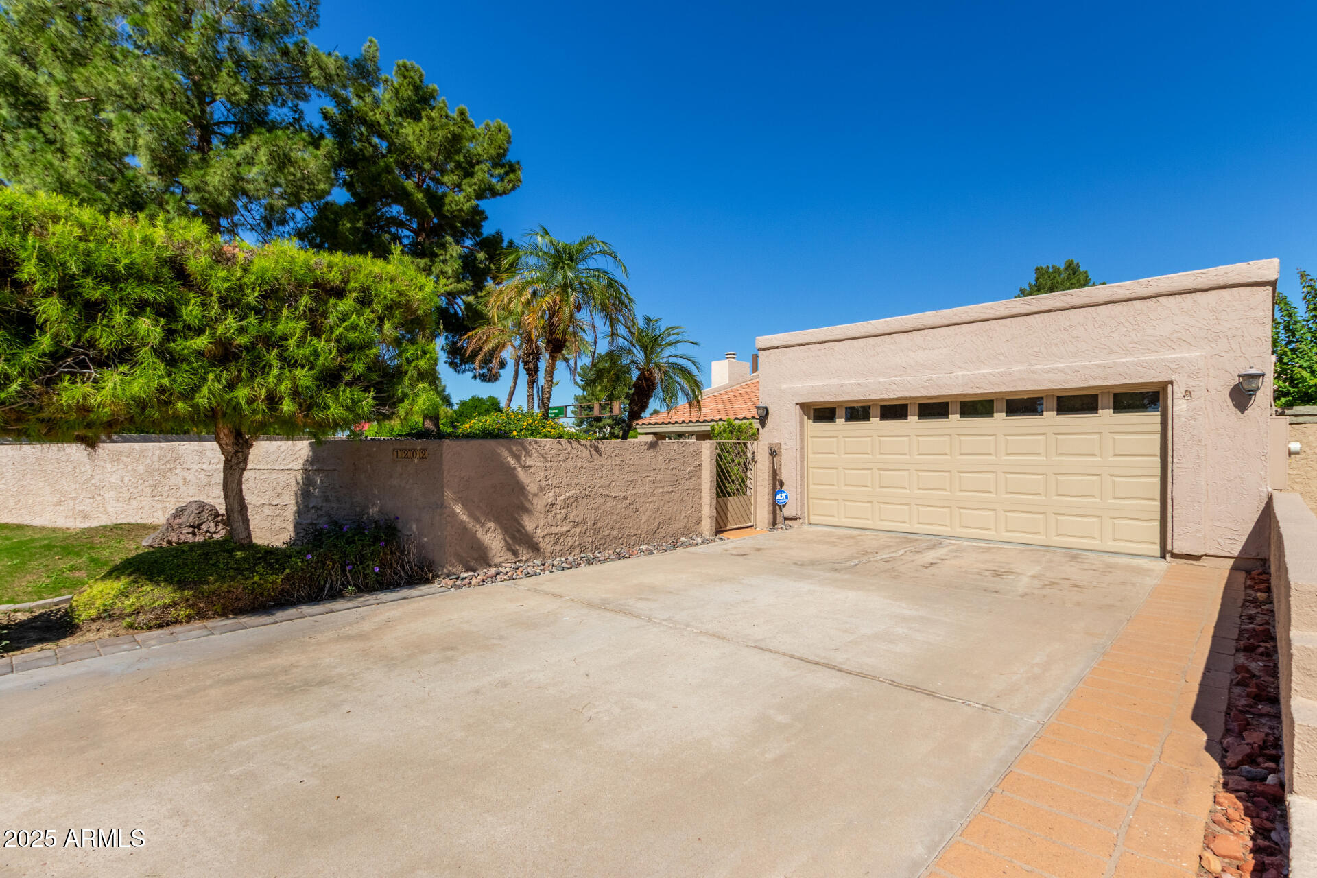 1202 E NORTHSHORE Drive