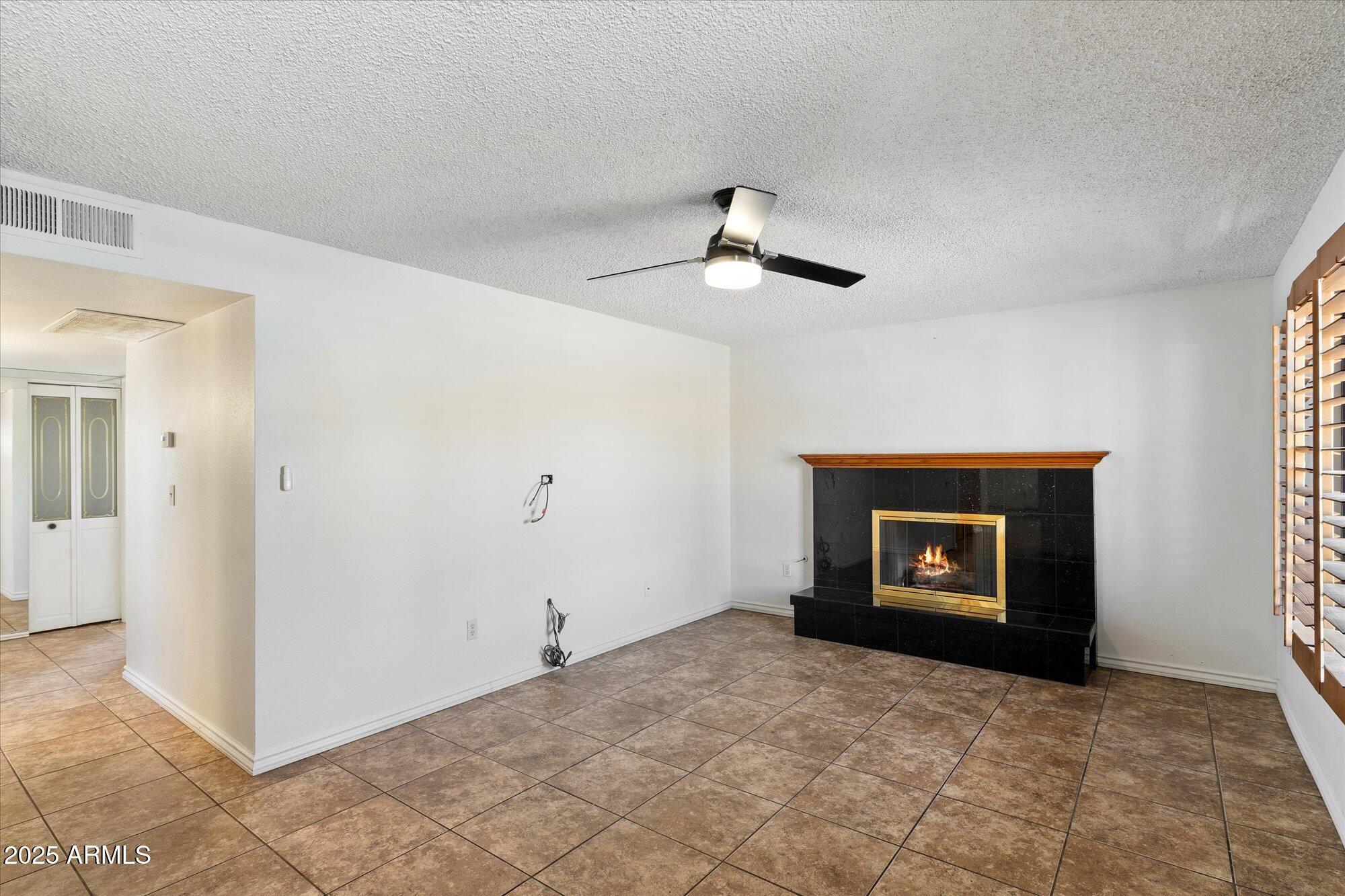 414 E WESTCHESTER Drive