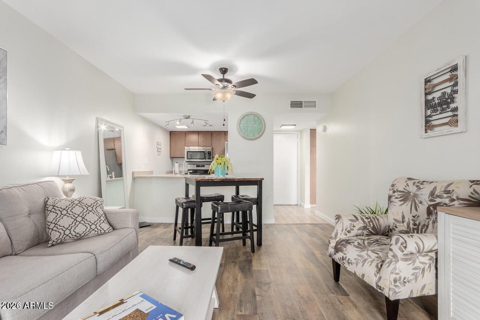 3033 E DEVONSHIRE Avenue 3029