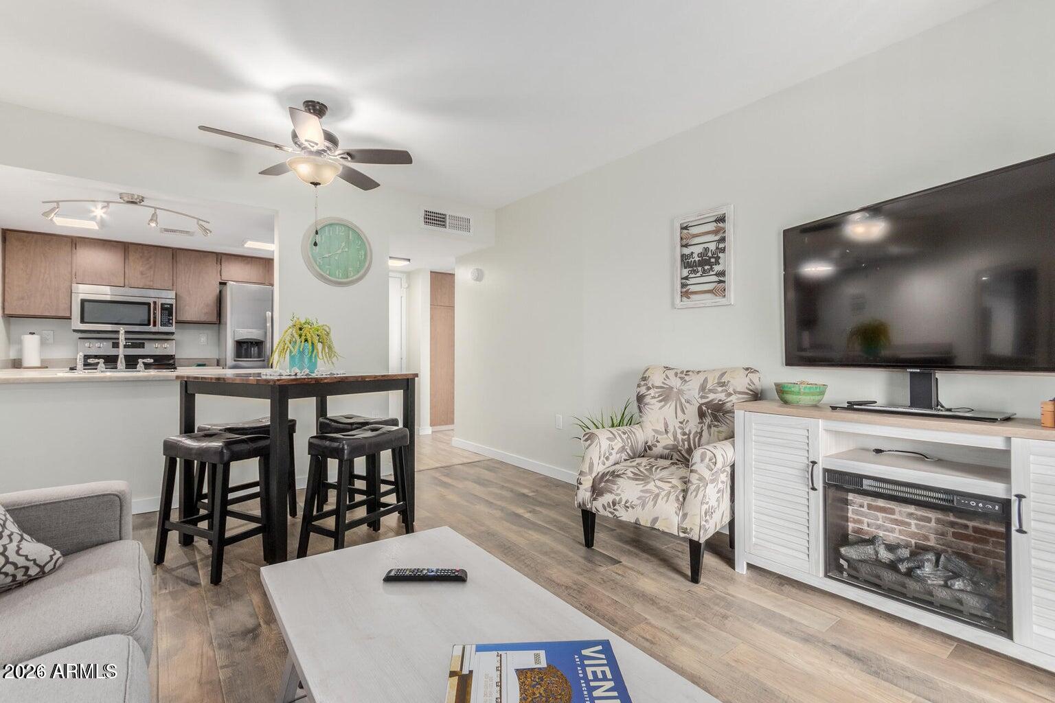 3033 E DEVONSHIRE Avenue 3029