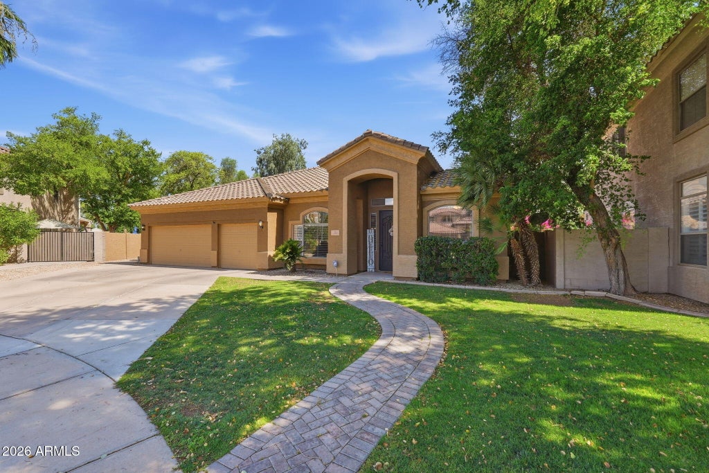 Photo of 1561 E Saratoga Court, Gilbert, AZ 85296 (MLS # 7043641)