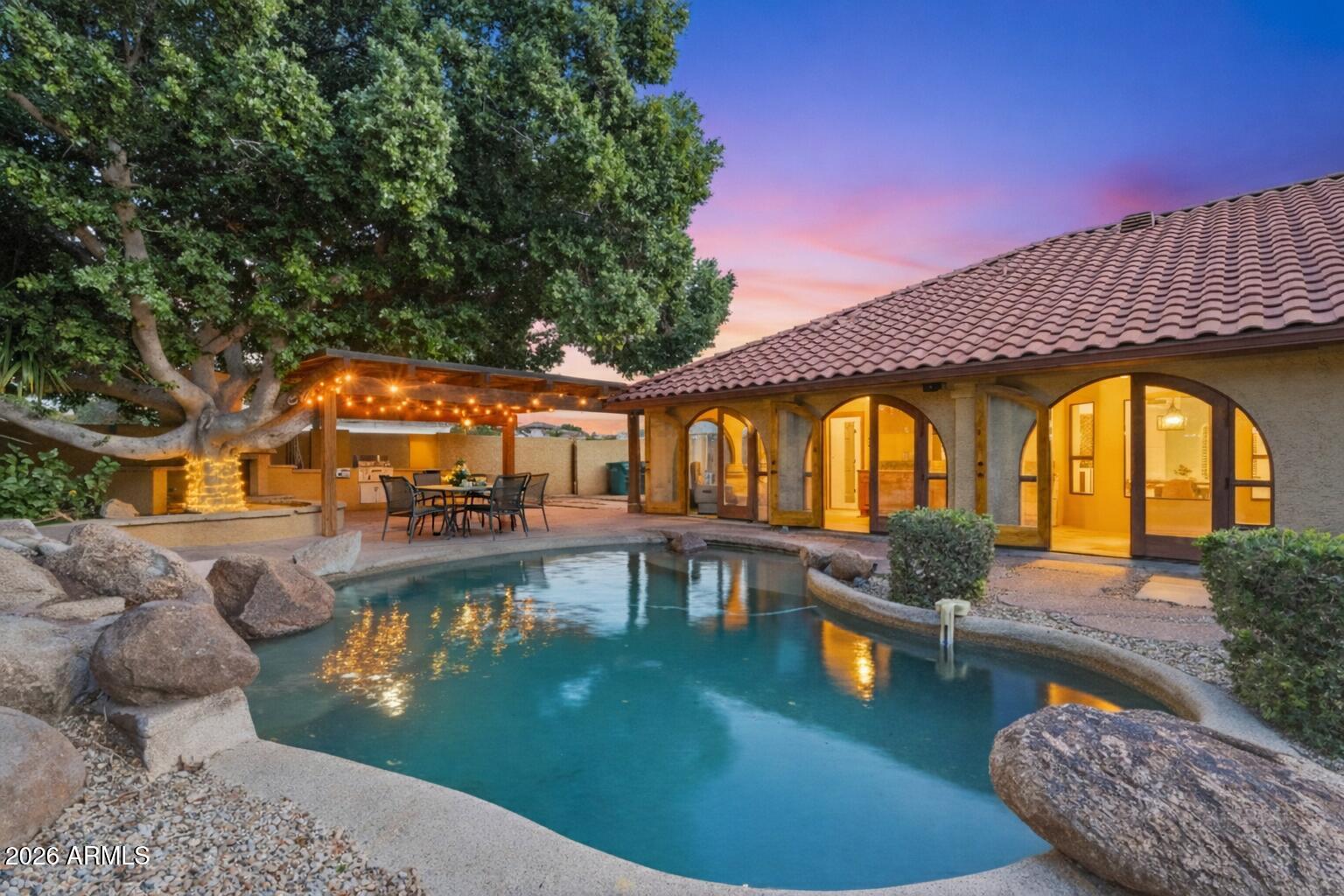 4562 E ELMWOOD Street