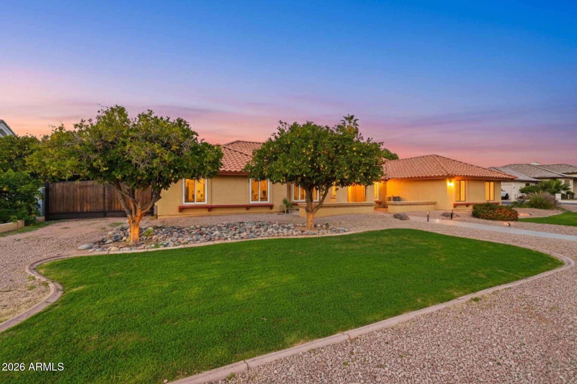 4562 E ELMWOOD Street