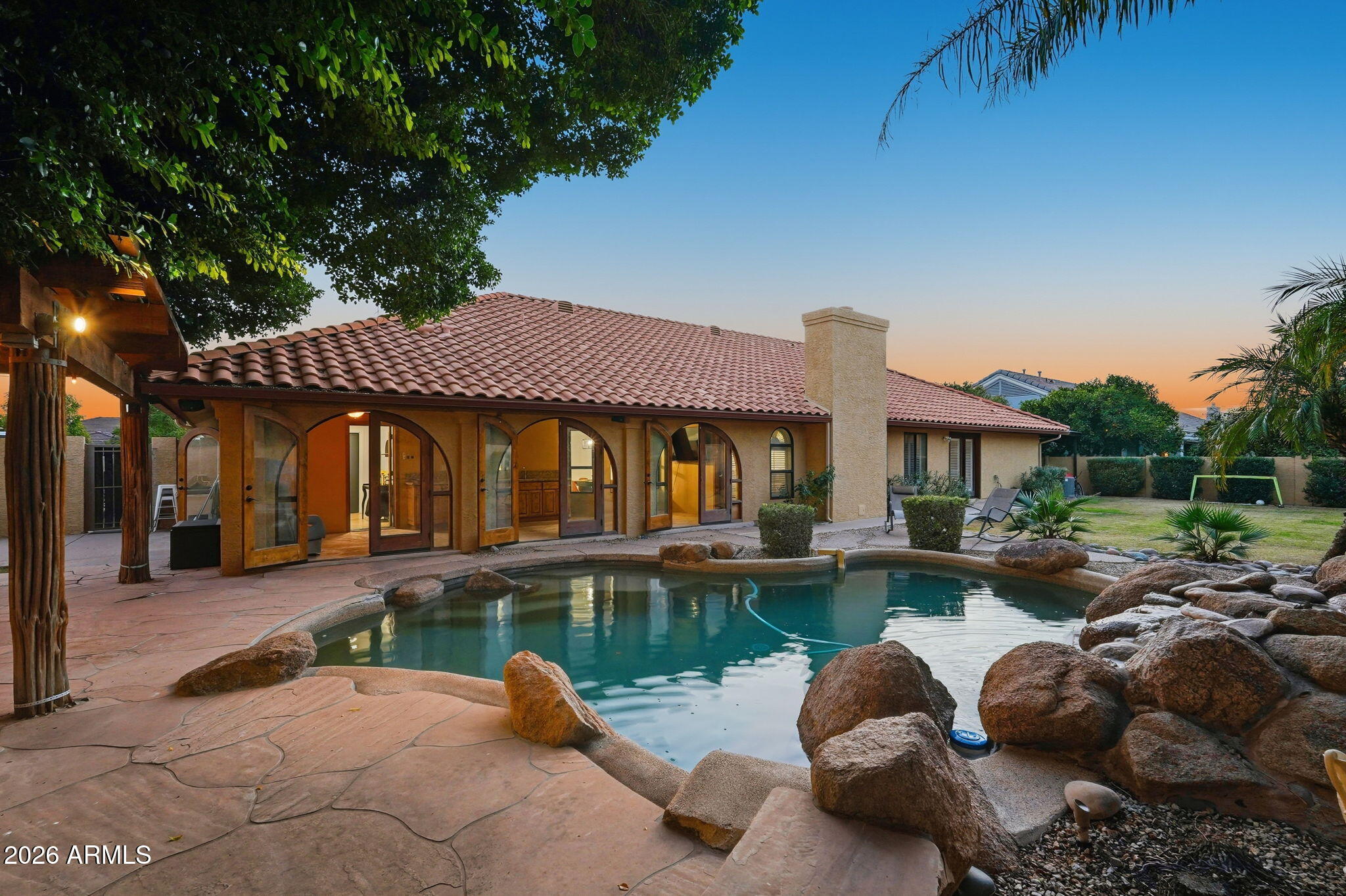 4562 E ELMWOOD Street