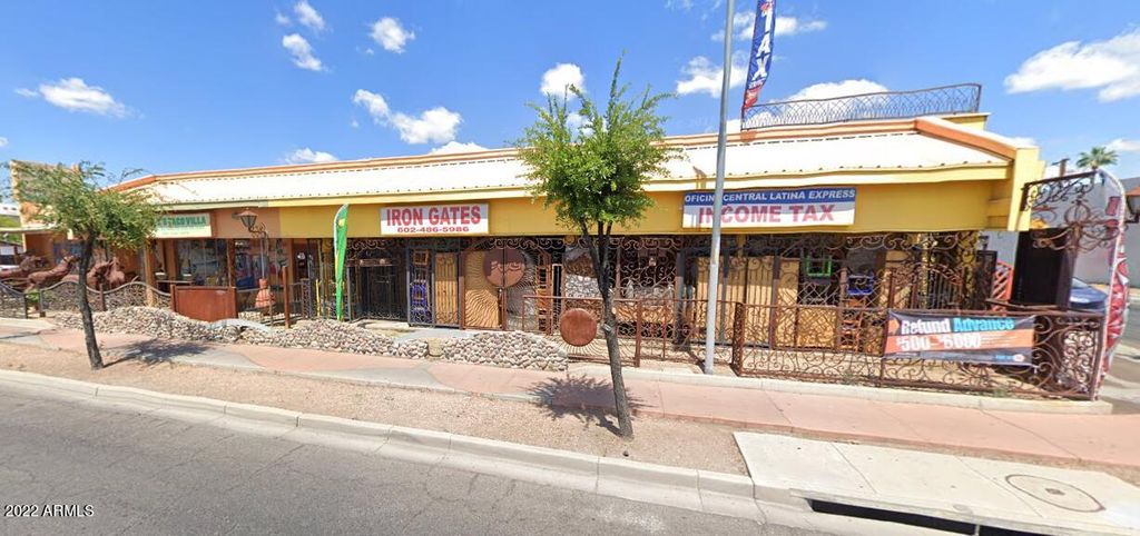Photo of 21062110 W Camelback Road, Phoenix, AZ 85015 (MLS # 6935505)
