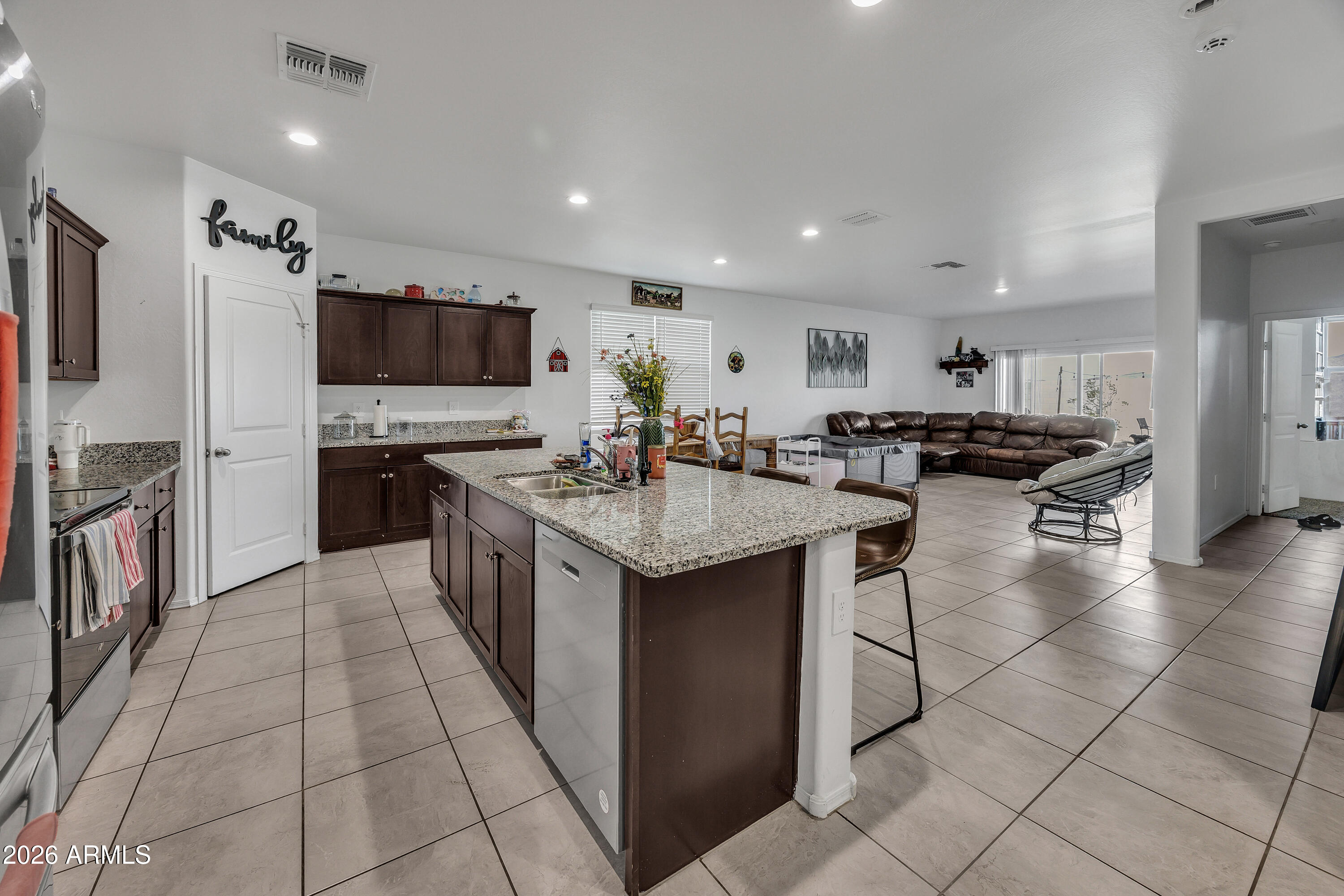 24550 W RAYMOND Street