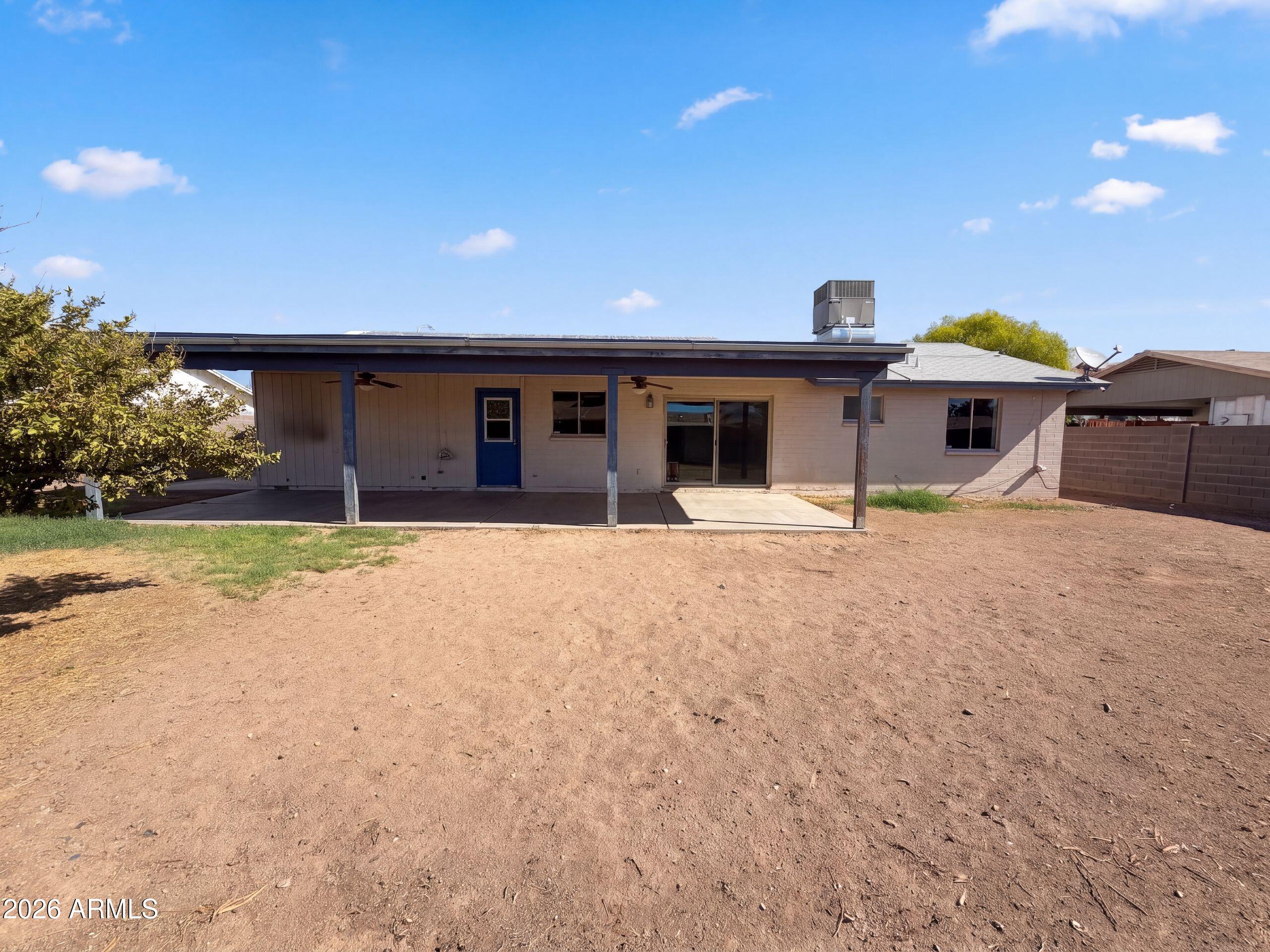 1413 W BEHREND Drive