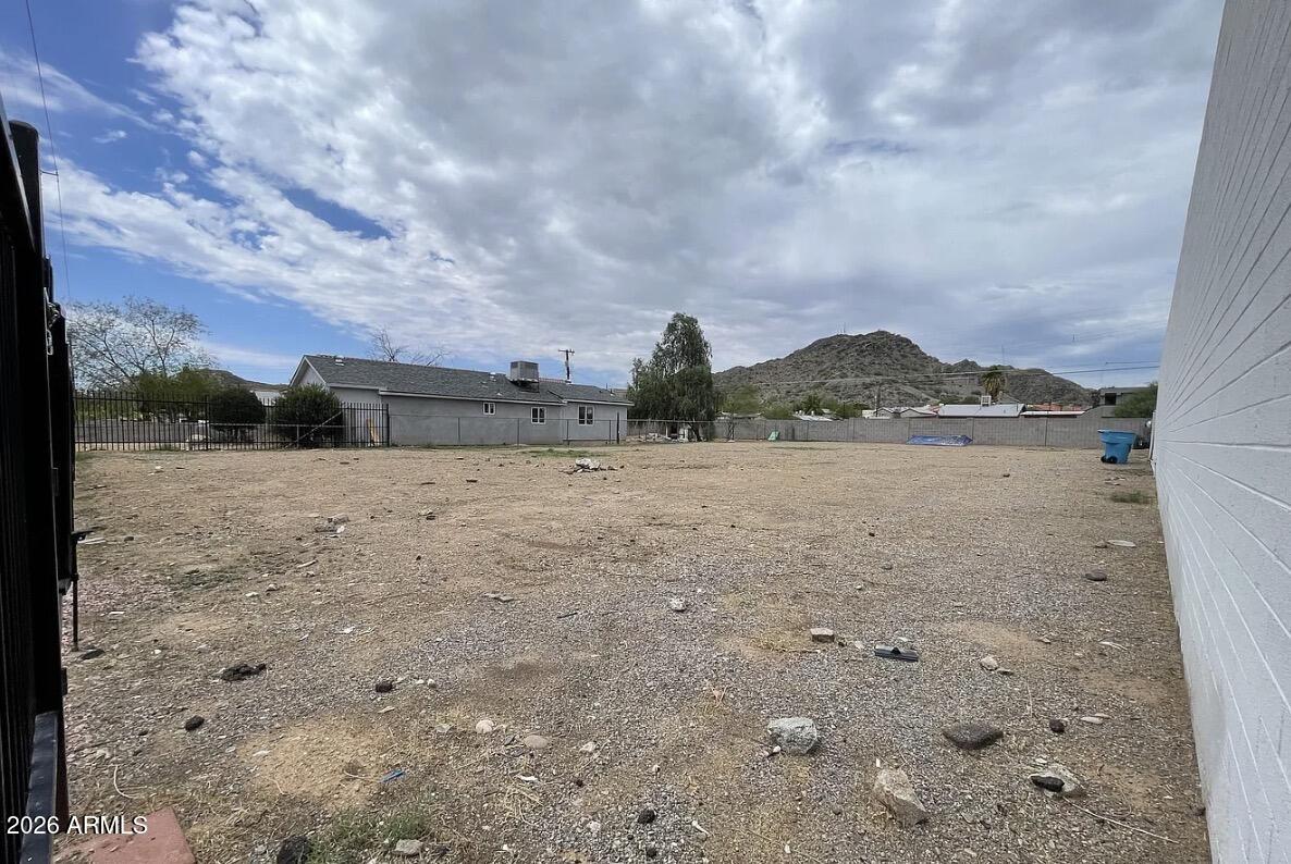 536 E VOGEL Avenue -