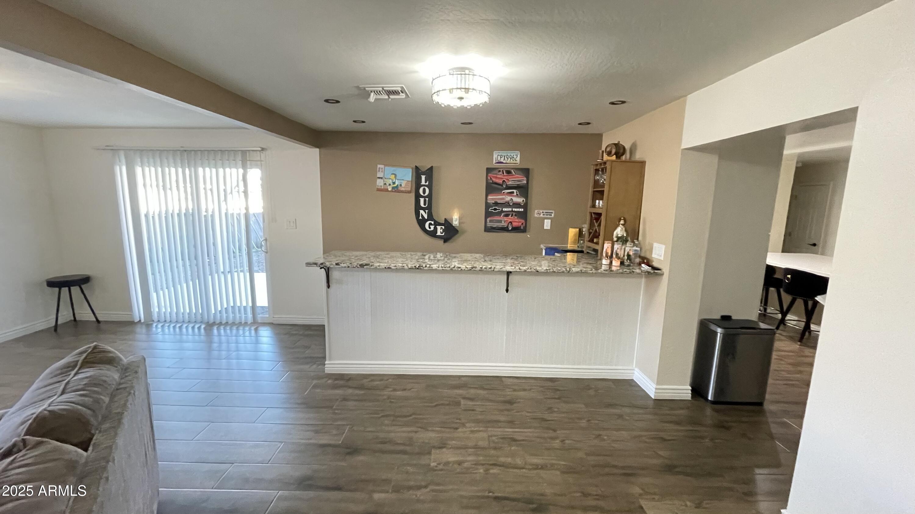 1462 W UNIVERSITY Drive