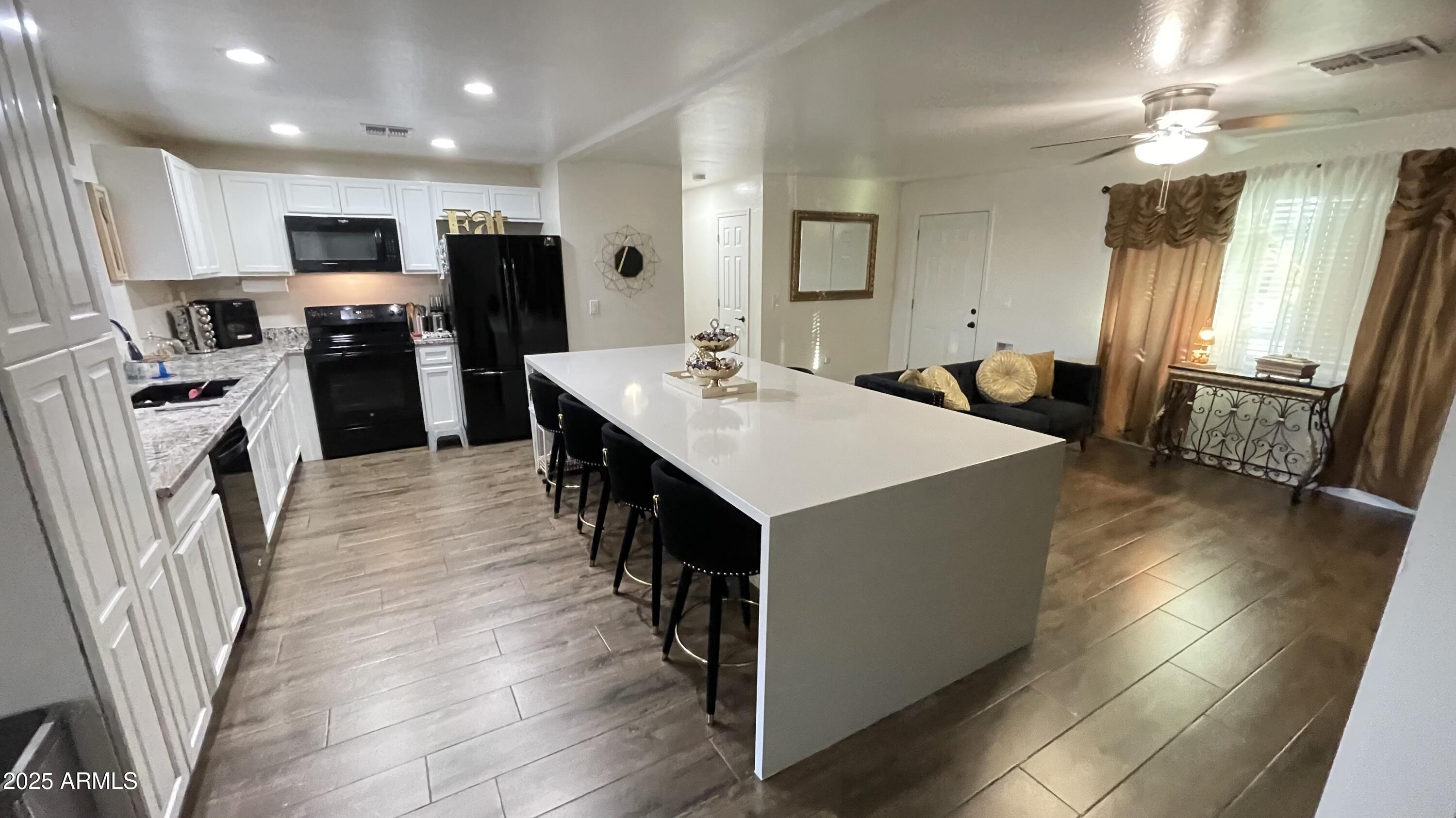 1462 W UNIVERSITY Drive