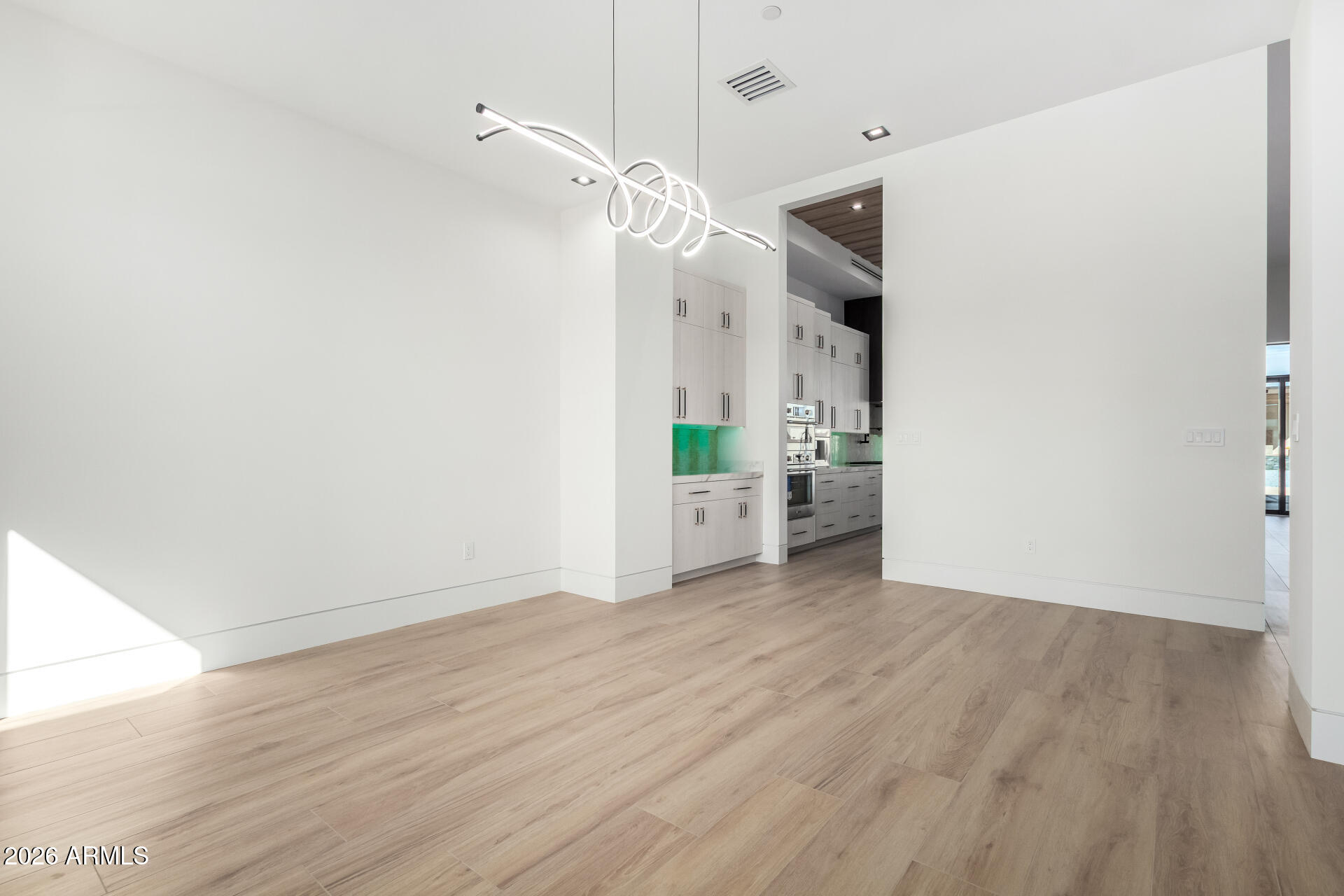 3139 N HERITAGE Street