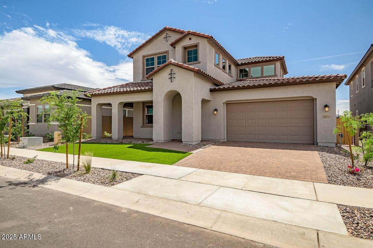 977 W Superstition Court