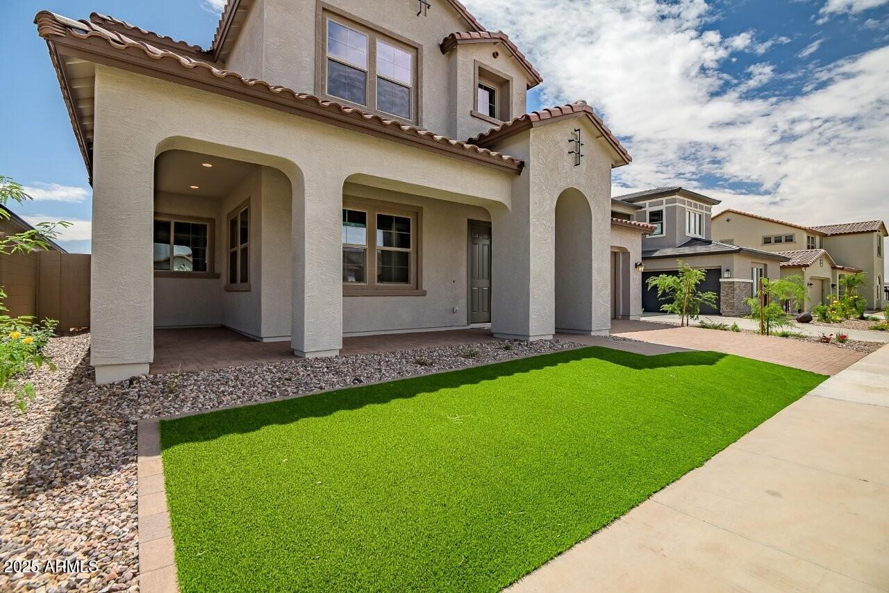 977 W Superstition Court