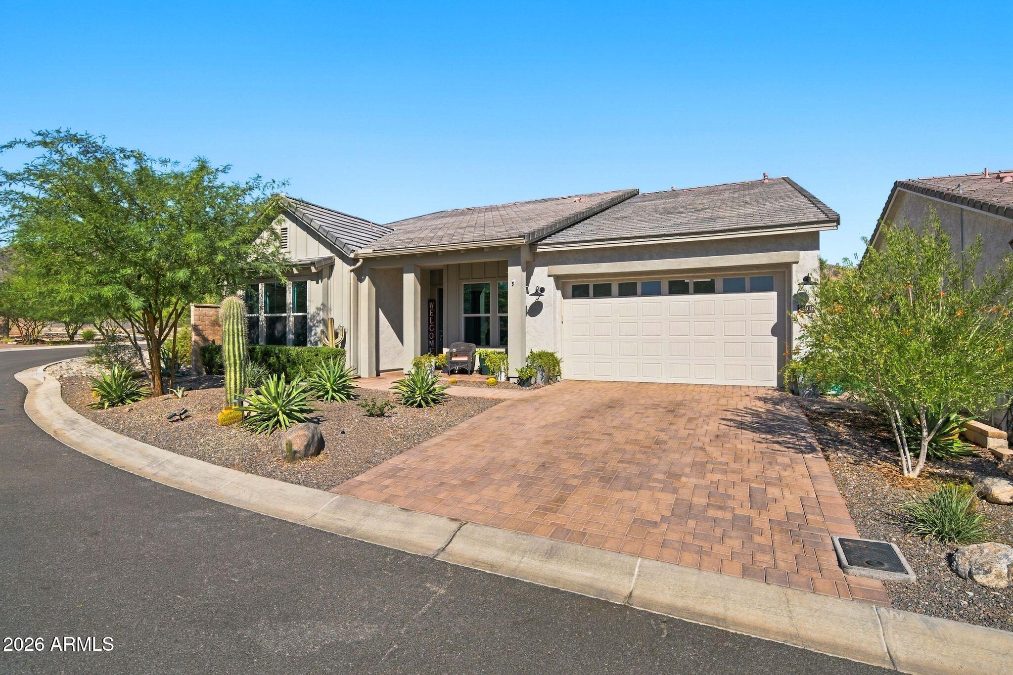 21518 W MINNEZONA Avenue